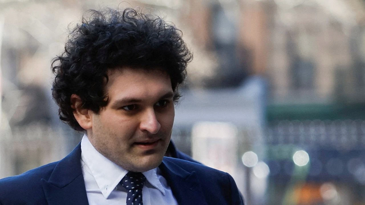 Сэм Бэнкман-Фрид не признал намерение обмануть пользователей его криптобиржи FTX / Фото: Reuters/Amanda Perobelli