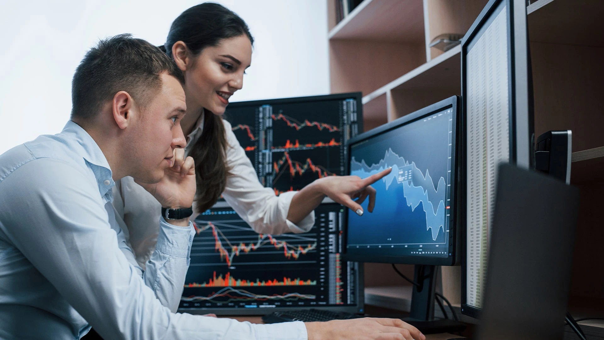 Чем сильнее шоки, тем сложнее строить прогноз. С другой стороны,  ожидания не имеют особого значения, если переменная не сильно меняется / Фото: Shutterstock.