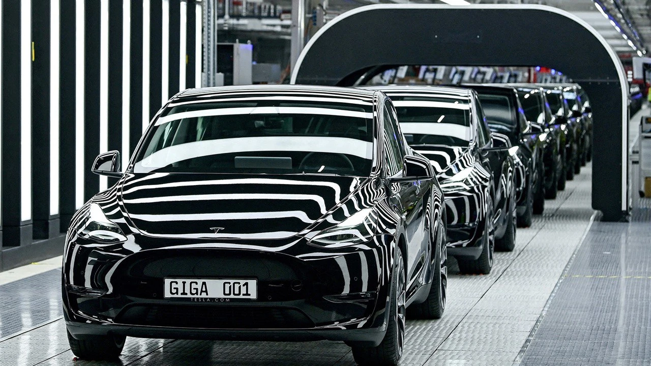 Илон Маск хочет построить завод в Индии с производственной мощностью 500 тыс. электрокаров в год / Фото: Reuters