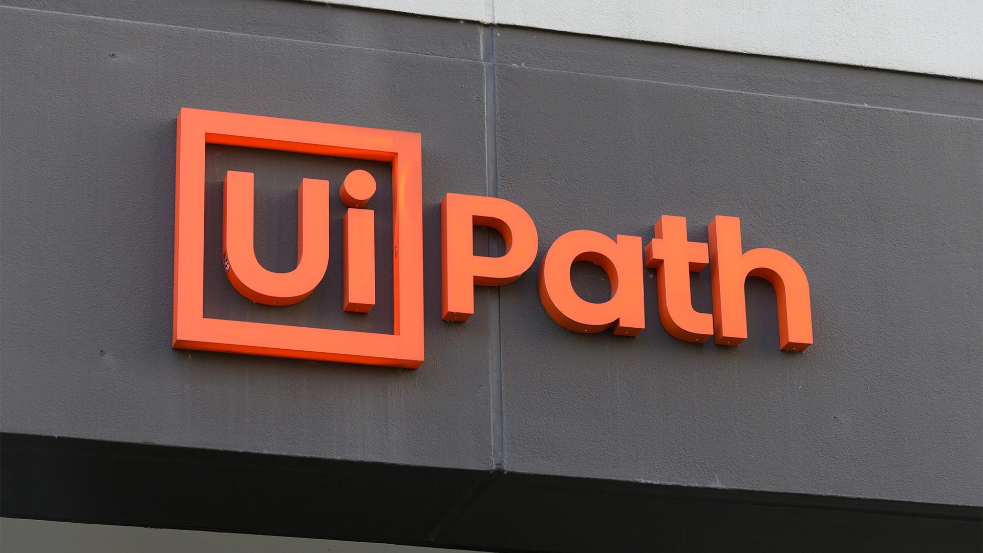 The Motley Fool считает акции партнера Google UiPath лучшими в ИИ-секторе для покупки «прямо сейчас» / Фото: Shutterstock