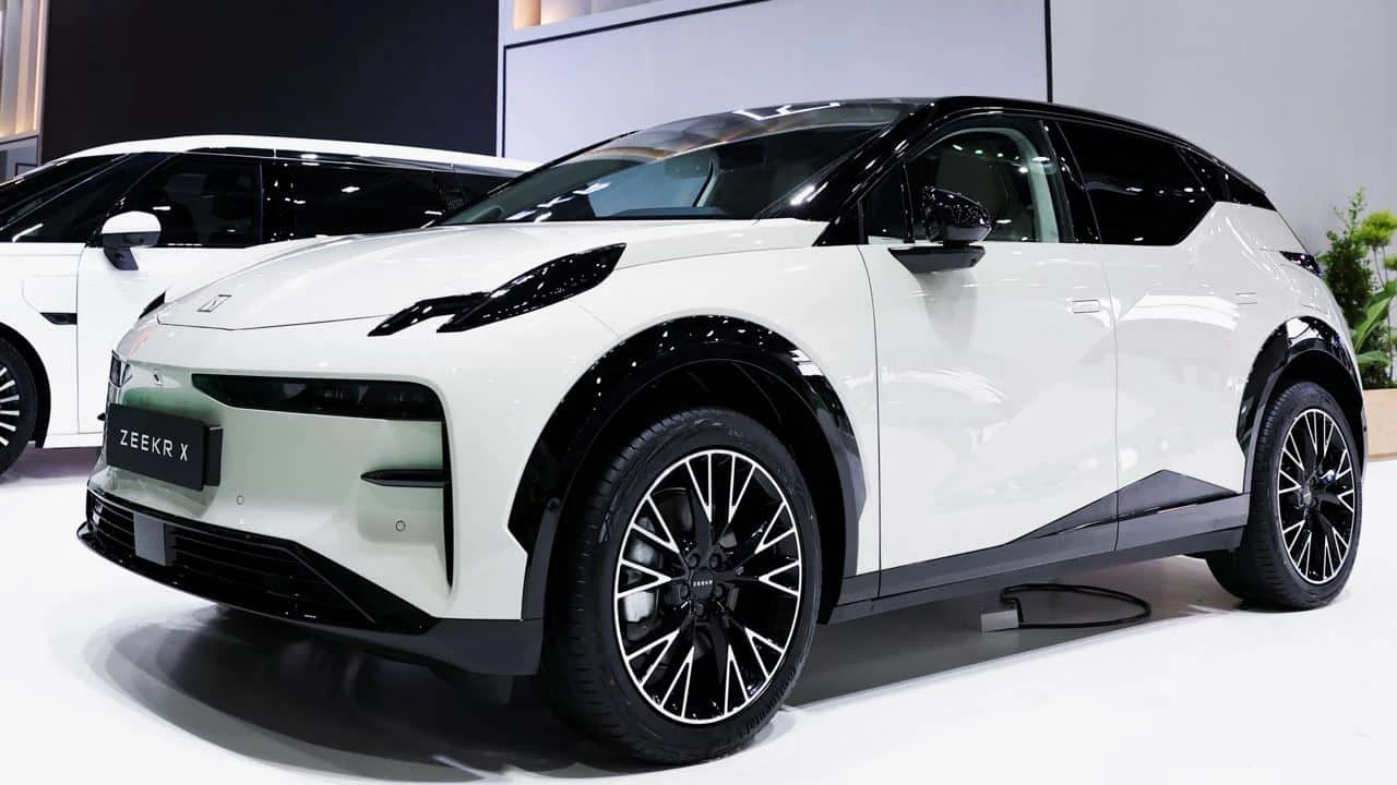 Китайский производитель электромобилей Zeekr отложил планы IPO в ноябре из-за расхождений по оценке своей стоимости / Reuters/Chalinee Thirasupa