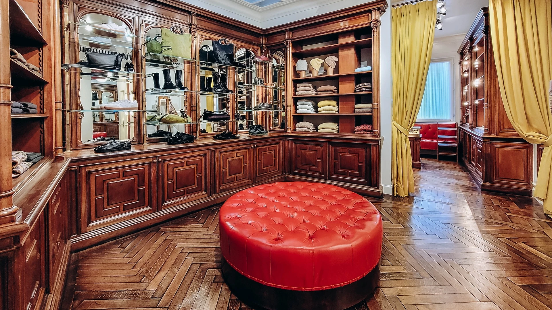 В философии Ван Нотена – критика потребления и попытка делать «медленную» моду, создавать вещи, которые будут актуальными годами / Фото: Shutterstock