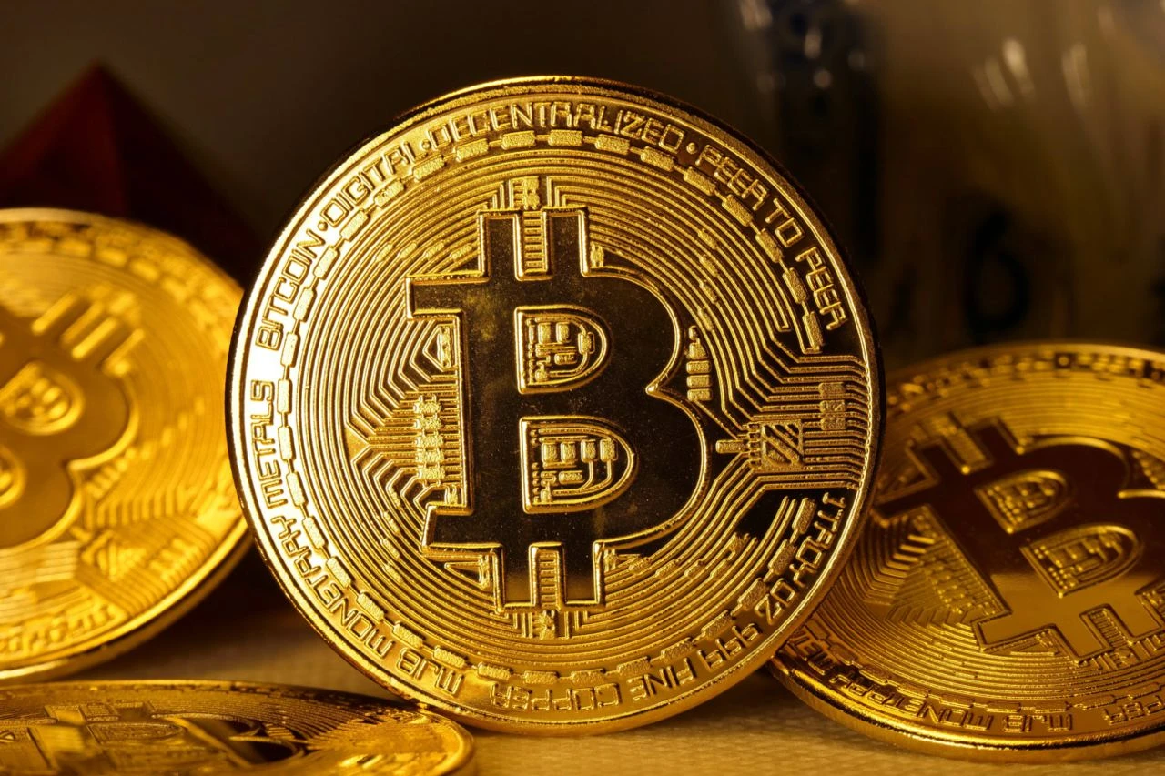 Акции MicroStrategy могут вырасти до $1800 из-за вложений в биткоин и предстоящего халвинга / Фото: Reuters