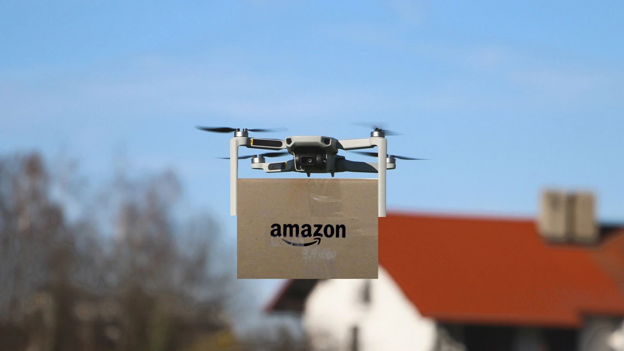 Роботы не заменяют сотрудников компании, а помогают им, считают в Amazon / Фото: Shutterstock