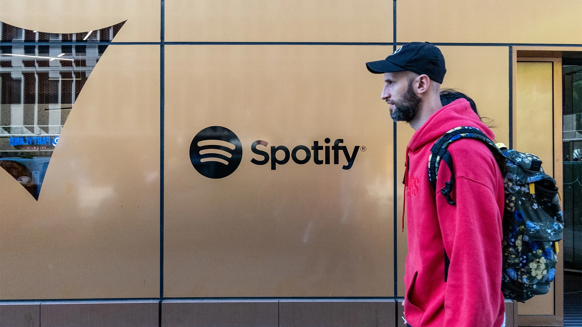 Капитализация Spotify растет, выручка бьет рекорды, но при этом компания остается убыточной. Фото: shutterstock.