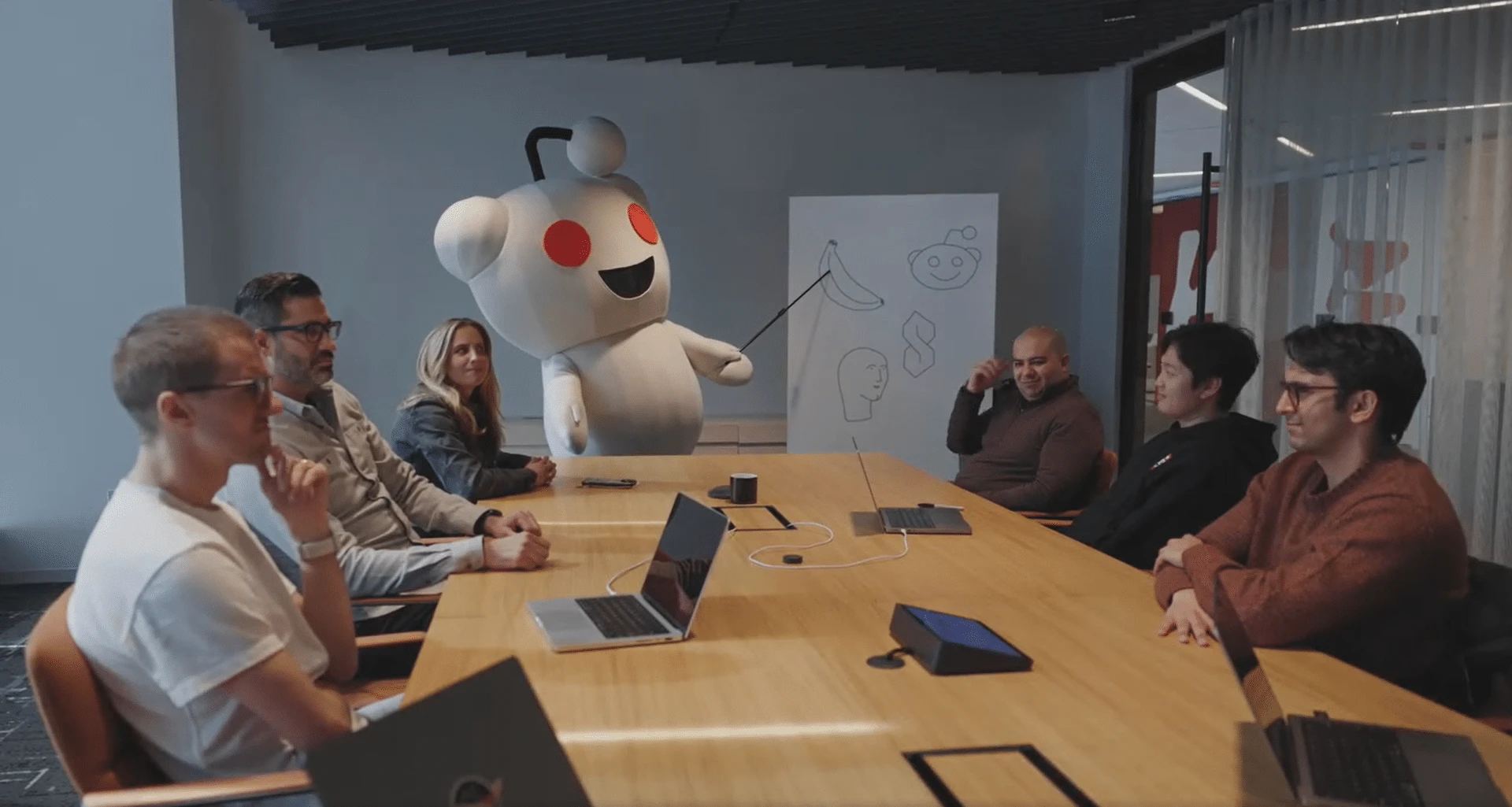 Эксперты сохранили консенсус-прогноз по акциям Reddit на уровне $50 / Фото: стоп-кадр с видео Reddit