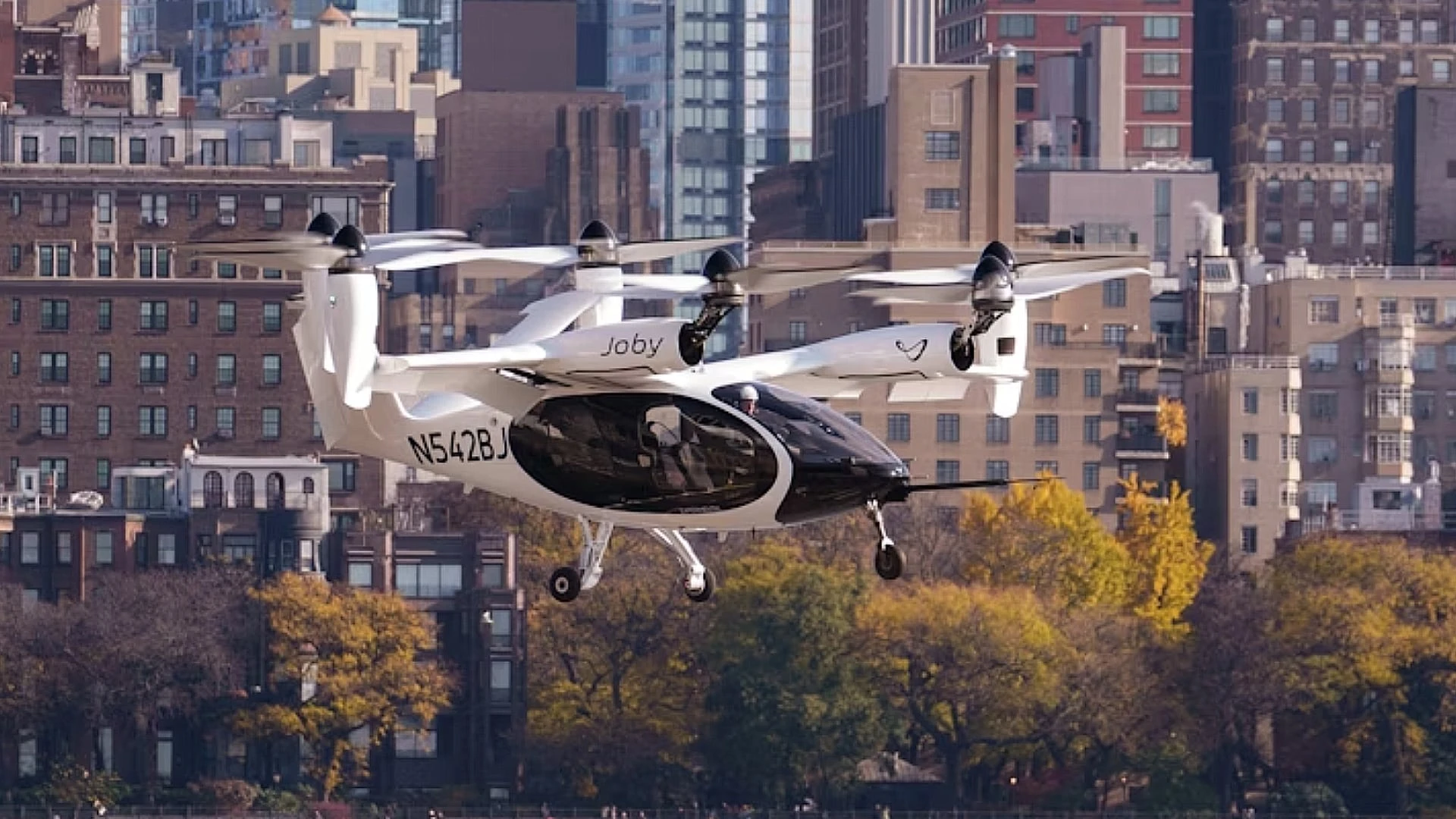 Переход на электричество поможет решить экологические и другие проблемы современной авиации. Фото: jobyaviation.com