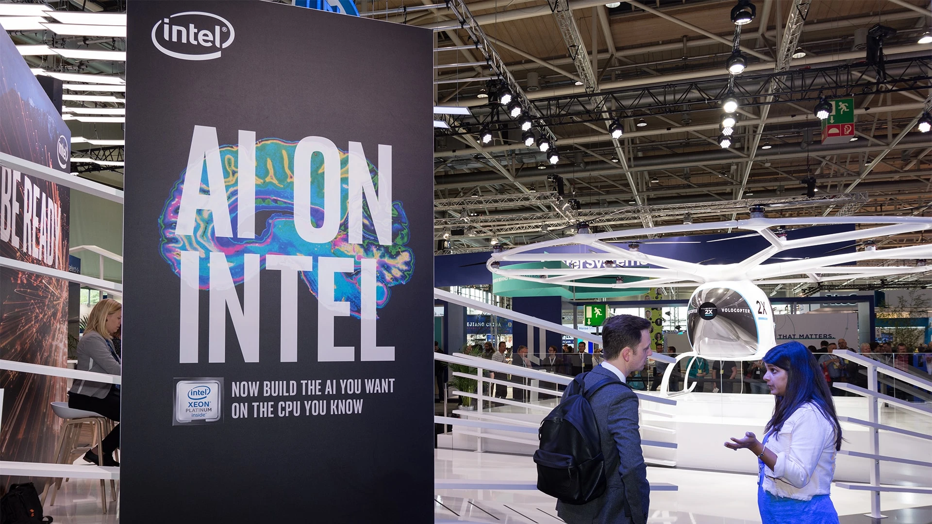 Intel пока не может угнаться за ростом спроса на чипы с поддержкой функций искусственного интеллекта / Фото: Shutterstock