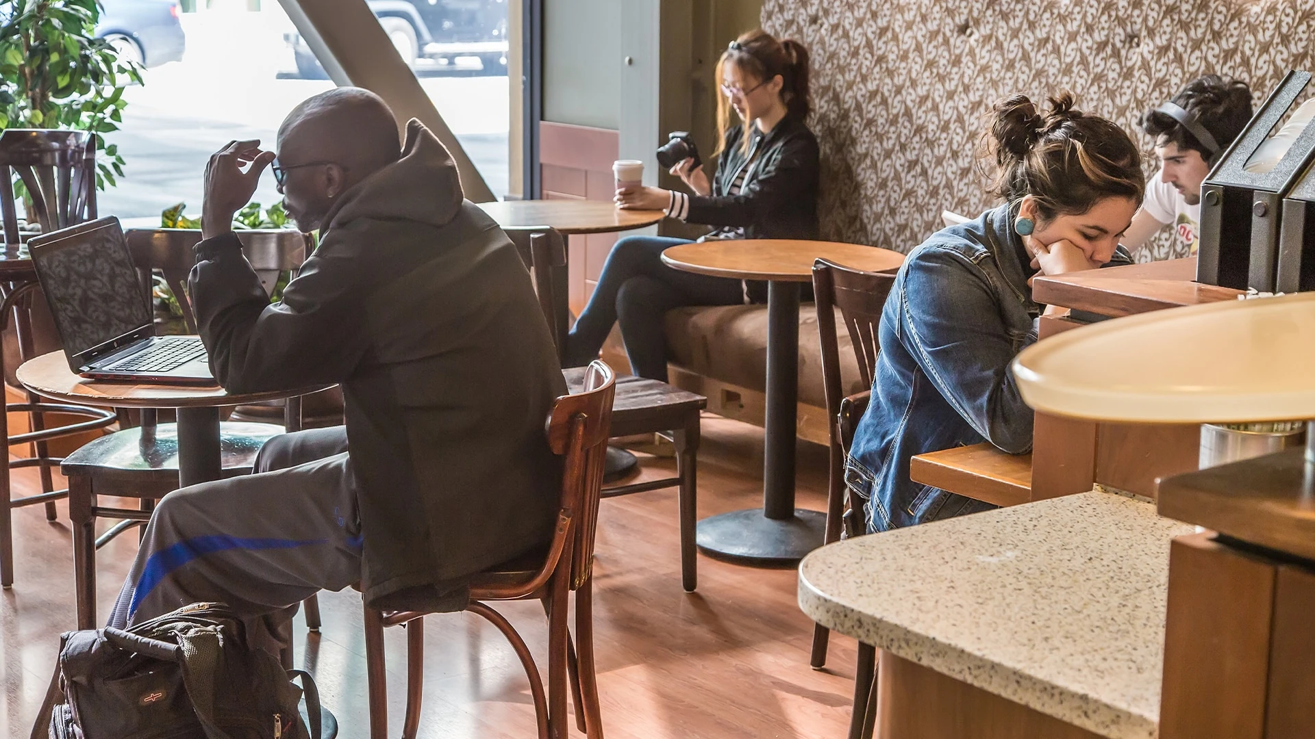 Если макроэкономический фон вызывает у инвесторов некоторую тревогу, то корпоративные новости способствуют росту аппетита к риску / Фото: Shutterstock