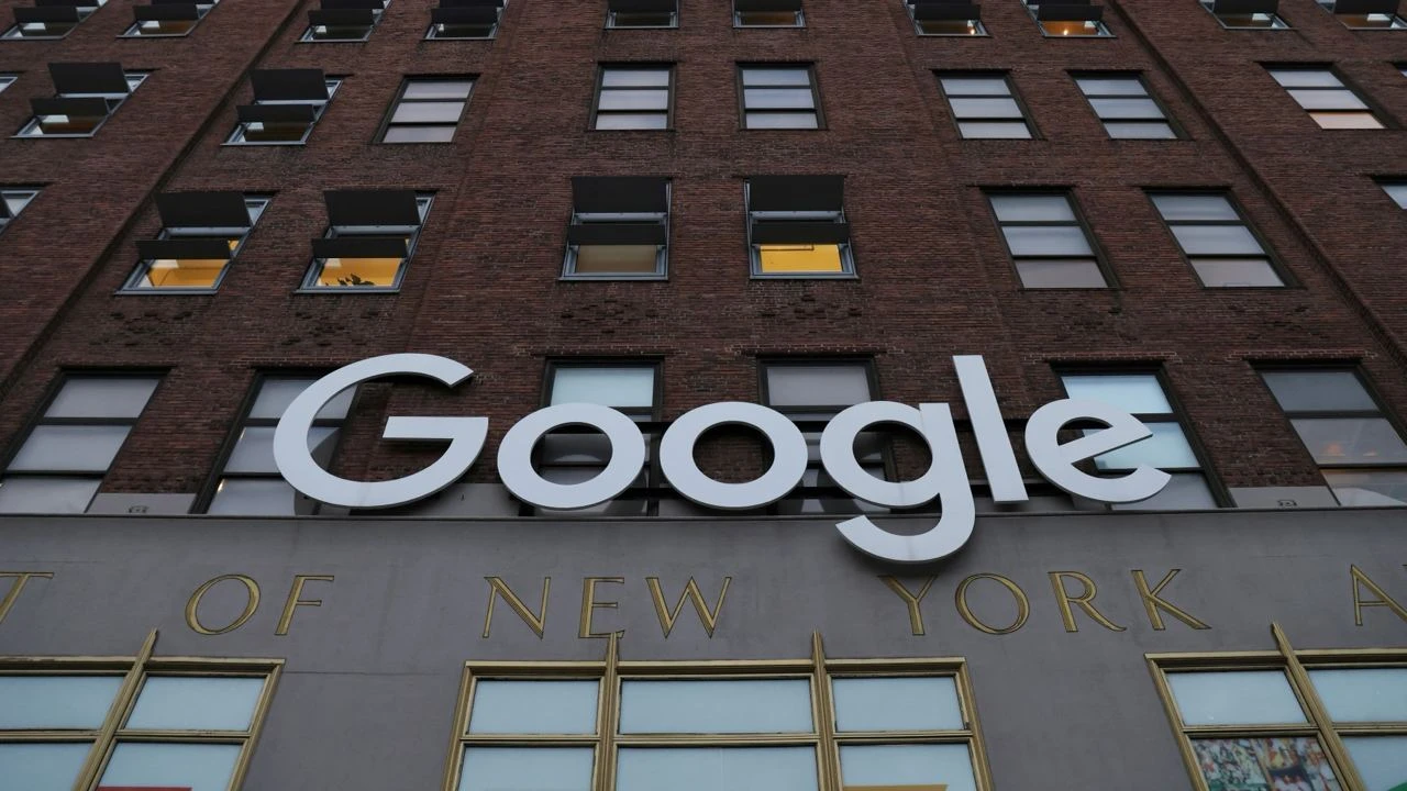 Владелец Google объявил первые для себя дивиденды и планирует выплачивать их ежеквартально / Фото: Reuters/Andrew Kelly