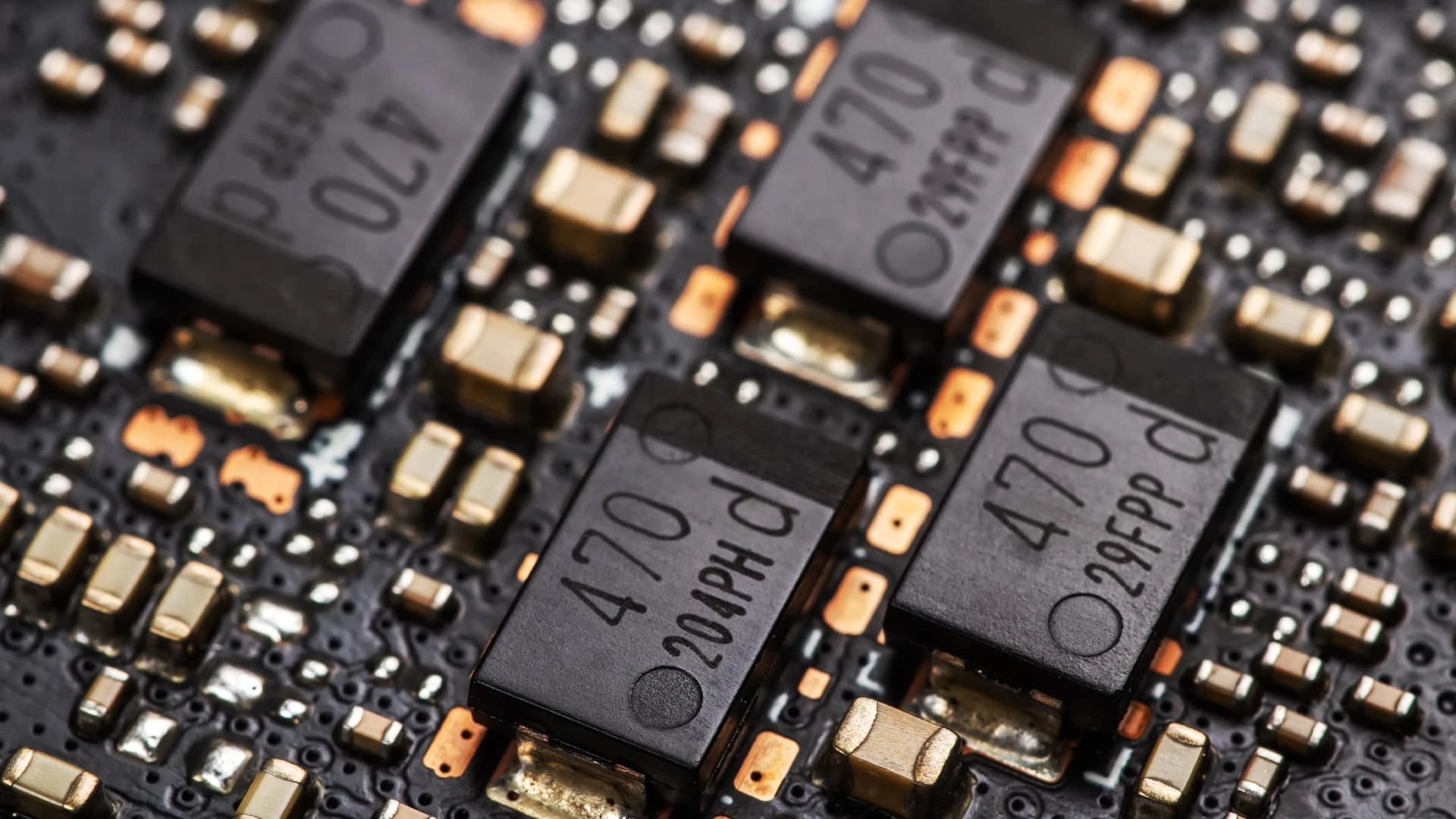 Инвесторы склонны покупать акции AI-бенефициаров перед надвигающимся отчетом Nvidia / Фото: Shutterstock