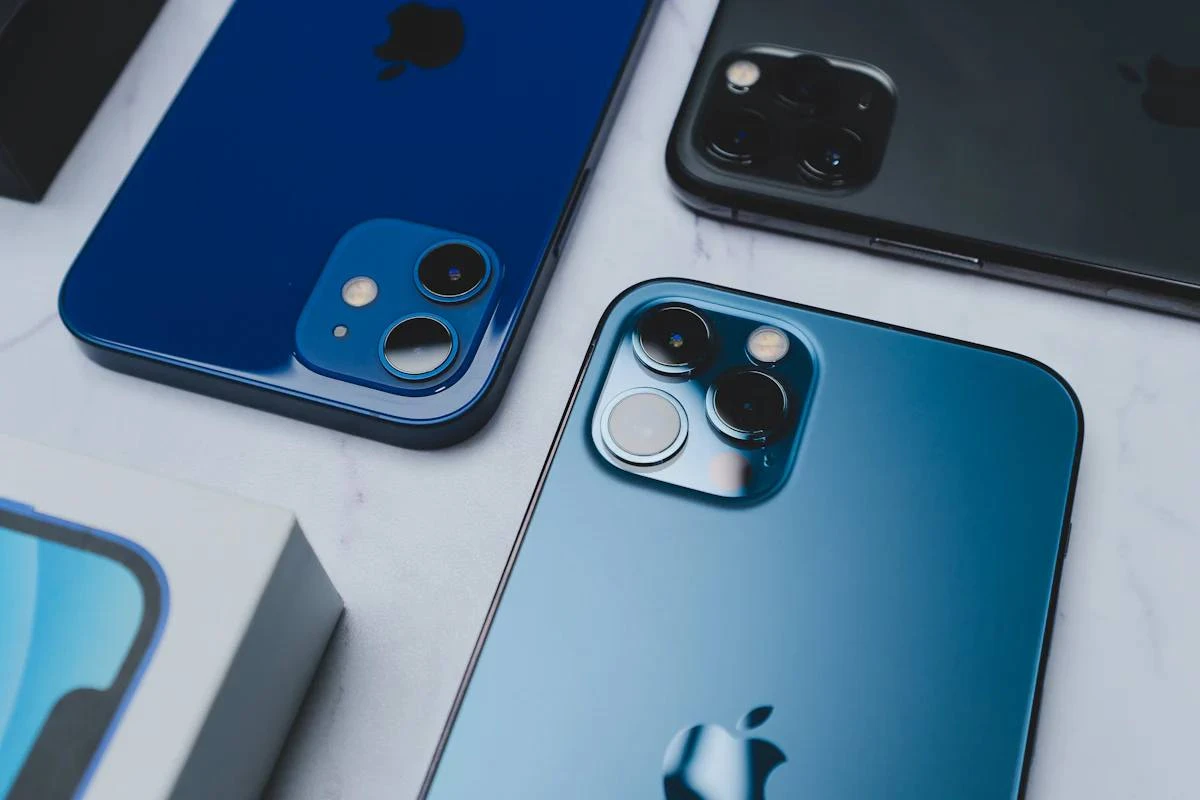 Apple снизила цены на iPhone после выпуска нового премиального смартфона от Huawei / Фото: Unsplash/Ameen ALmayuf