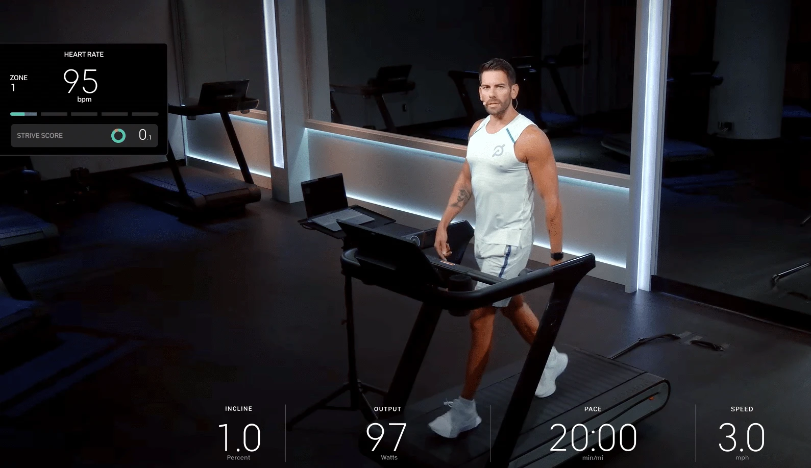 Акции Peloton, продающей дорогие велотренажеры и беговые дорожки, подешевели с 2021 года на 97% / Стоп-кадр с видео Peloton