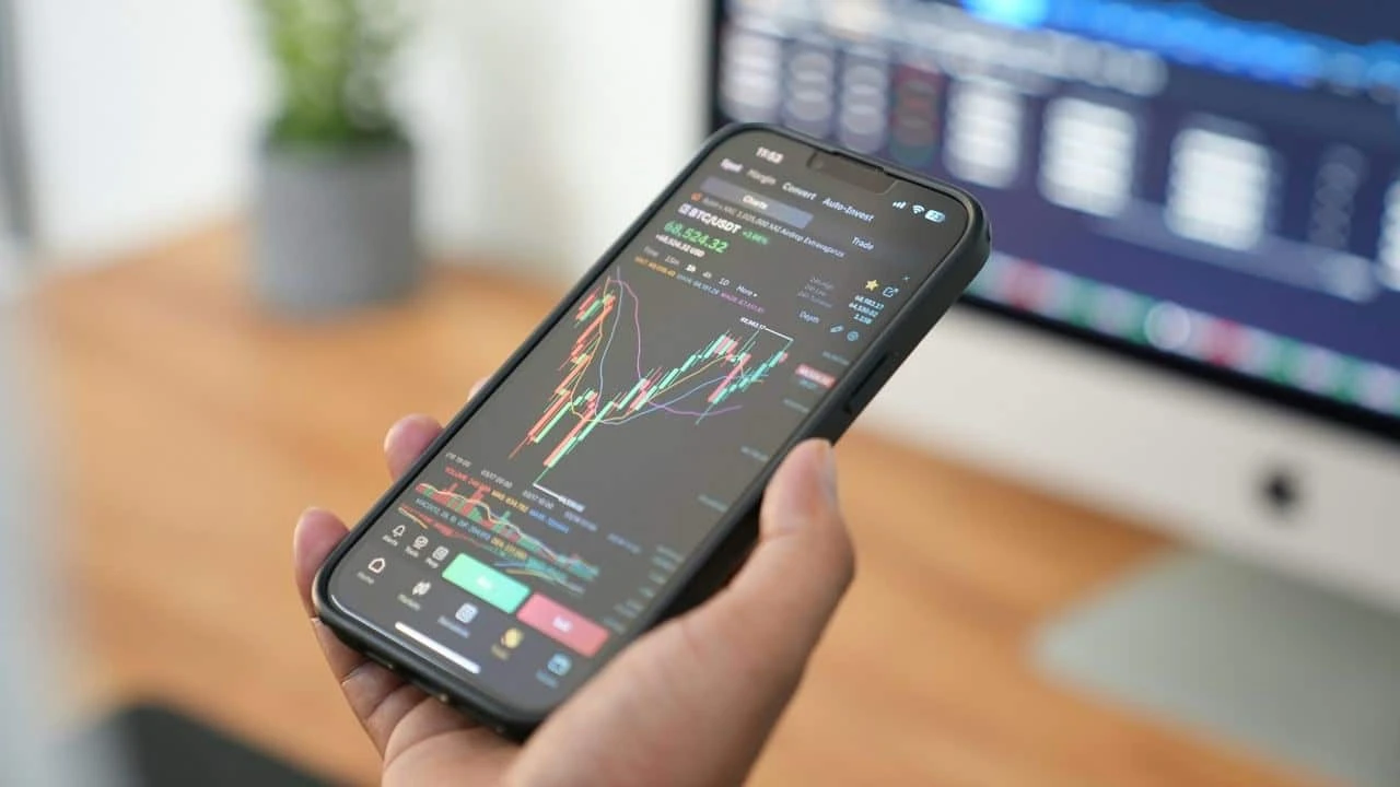 Сервис Robinhood расширяет число опций для розничных инвесторов / Фото: Unsplash/Amjith S