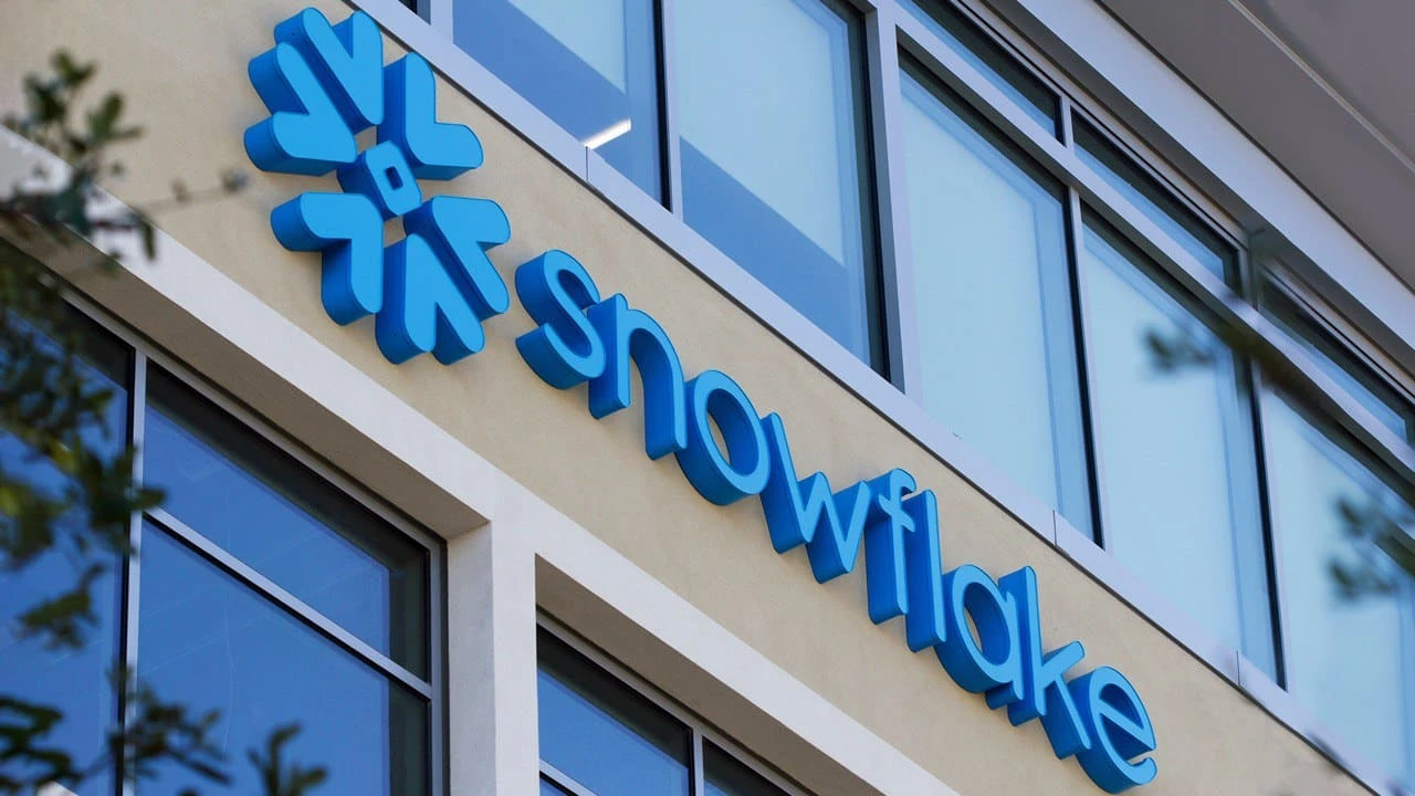 Snowflake рассматривает генеративный искусственный интеллект как катализатор своего бизнеса / Фото: Shutterstock