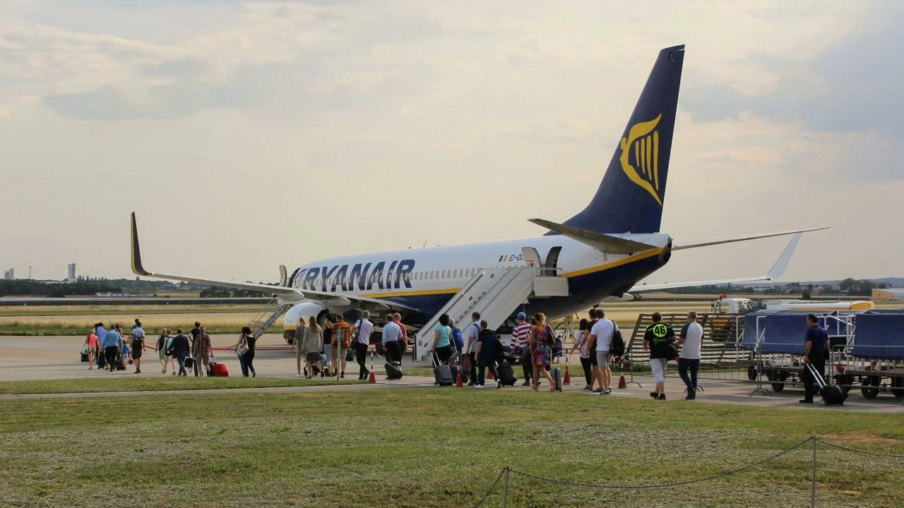 Deutsche Bank единственный среди крупных банков, кто ухудшил рейтинг акций Ryanair после отчетности компании / Фото: Unsplash/Marty Sakin