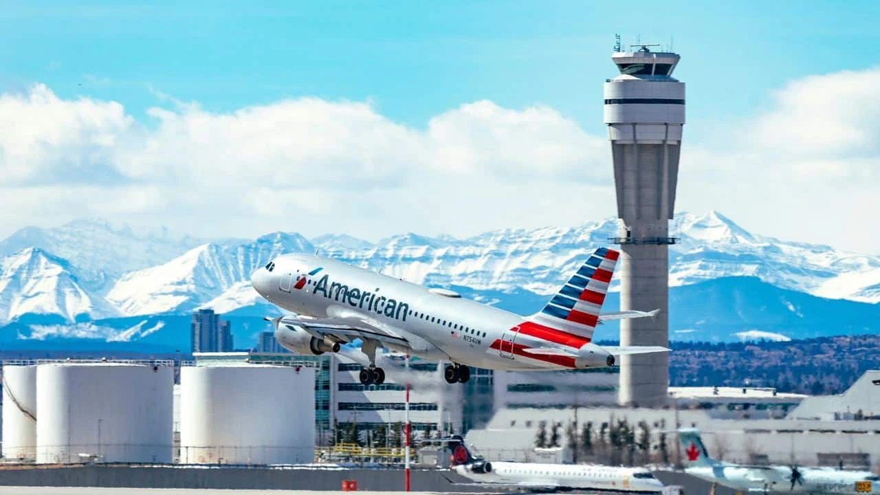 American Airlines ухудшила прогноз по выручке и прибыли через месяц после отчета о рекордных продажах и убытке / Фото: Unsplash/Justin Hu