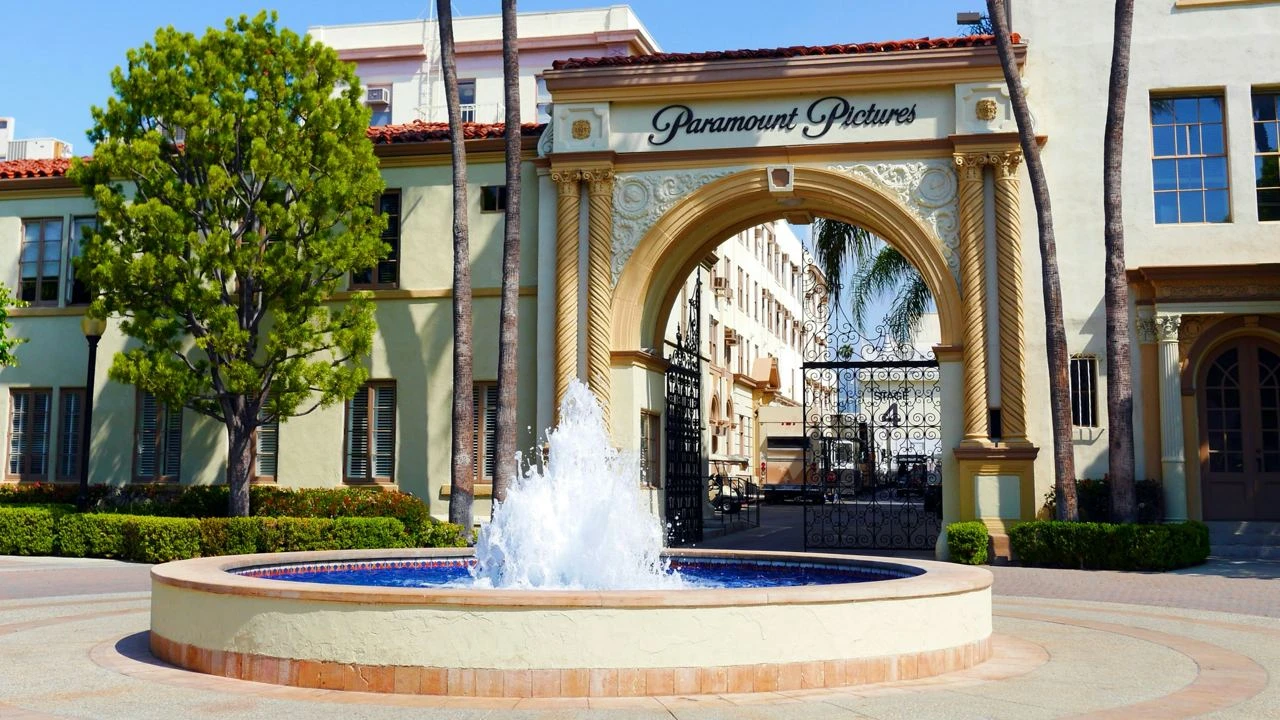 Paramount подумывает продать часть активов и направить вырученные деньги на покрытие долгов / Фото: Unsplash/Hannah Wernecke