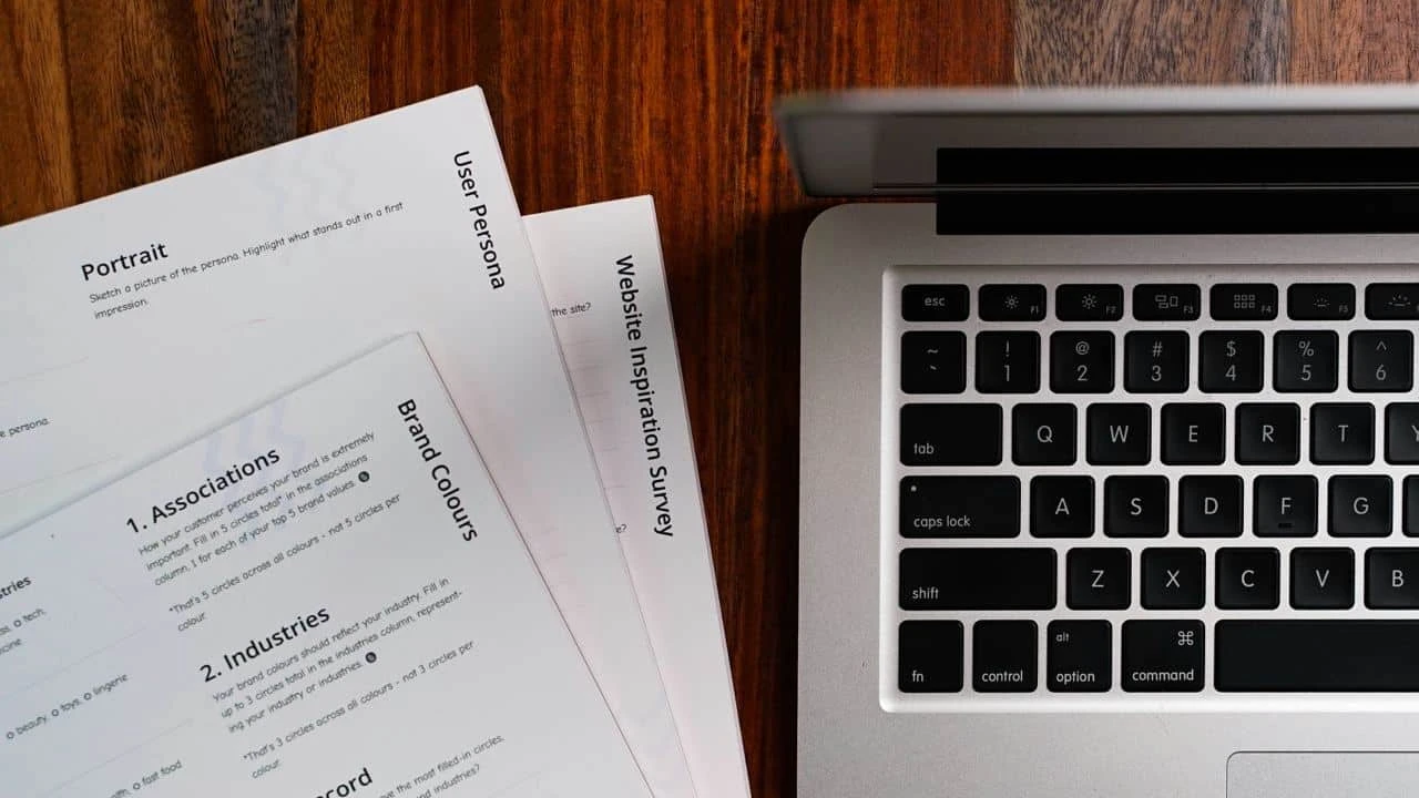 DocuSign позволяет работать с электронными документами и подписывать их так же в электронном виде / Фото: Unsplash/2H Media