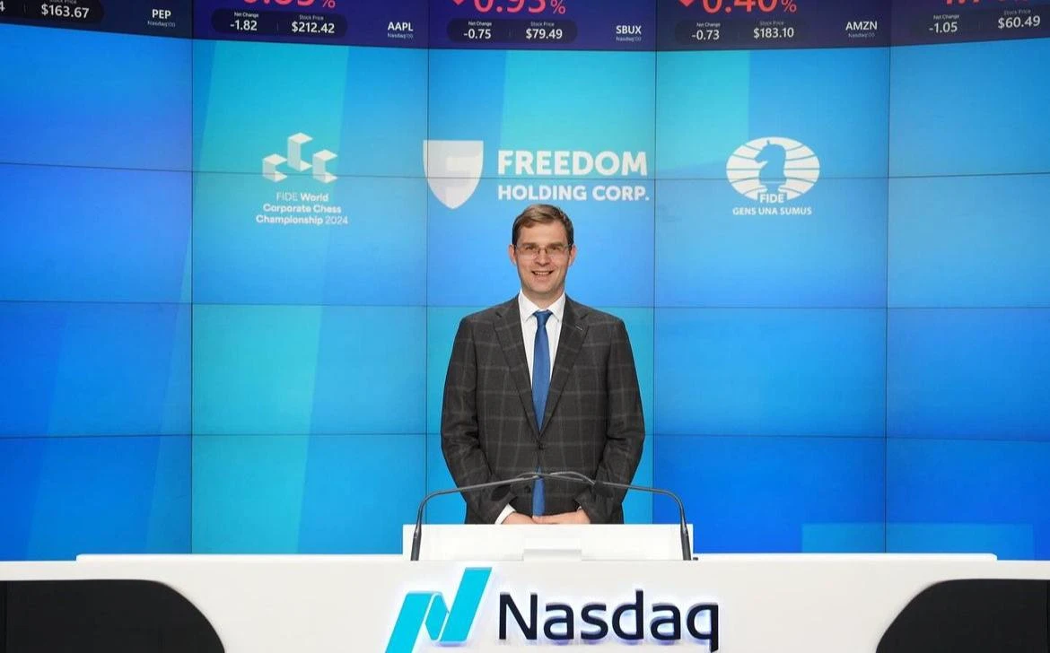 Тимур Турлов на церемонии закрытия торгов на Nasdaq / Фото: Instagram / Timurturlov