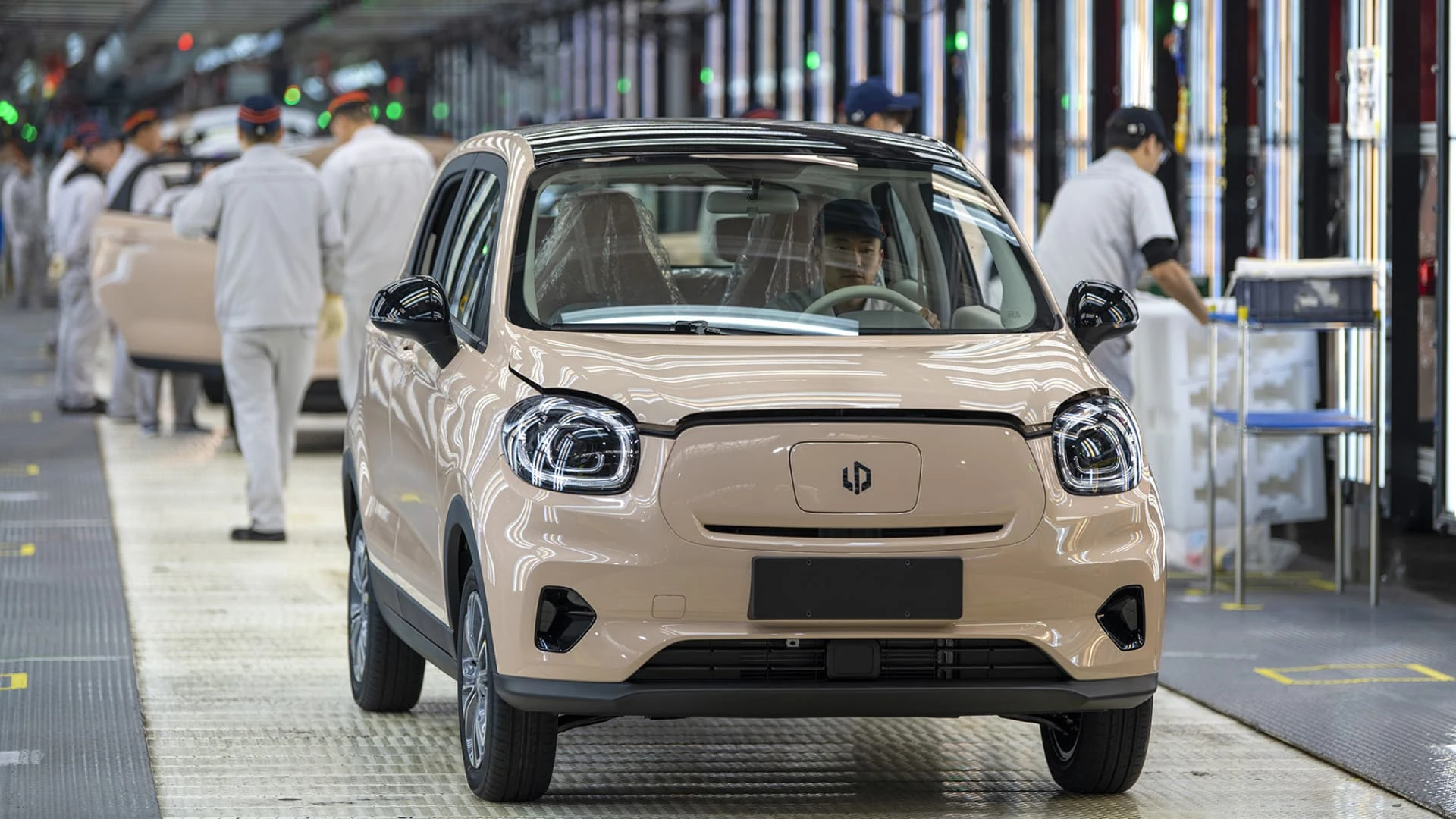 Leapmotor T03 - первый китайский электромобиль, который Stellantis стал собирать в Европе / Фото: Hu Xiaofei/VCG/Reuters