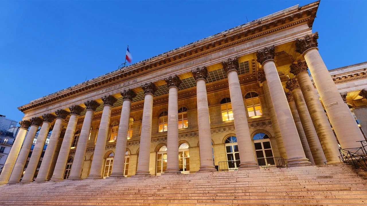 На фоне политической нестабильности в стране французский фондовый рынок потерял статус крупнейшего в Европе / Фото: Shutterstock