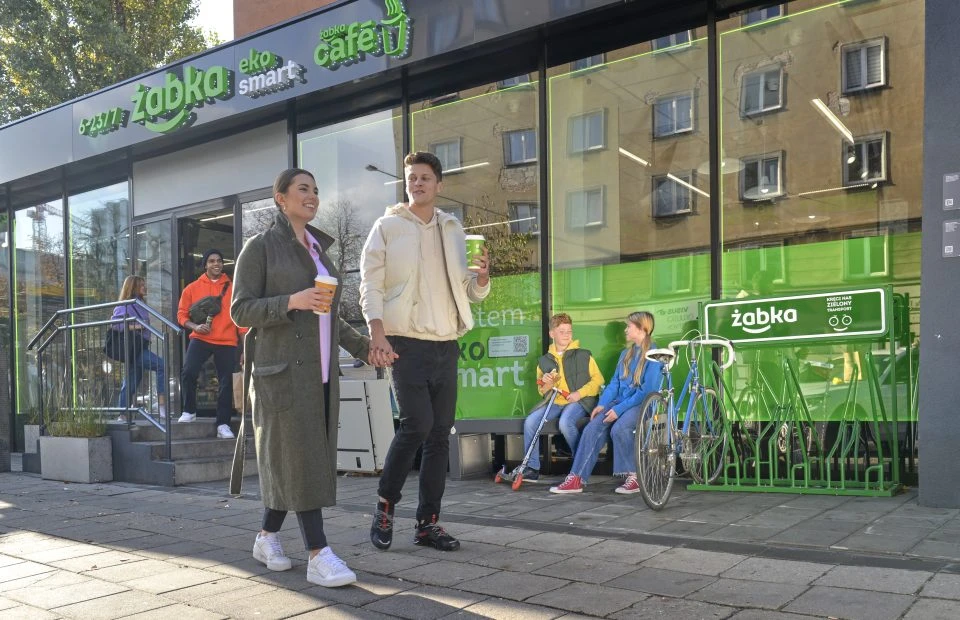 Сеть Zabka объединяет более 10 тыс. магазинов в Польше / Фото: Zabka