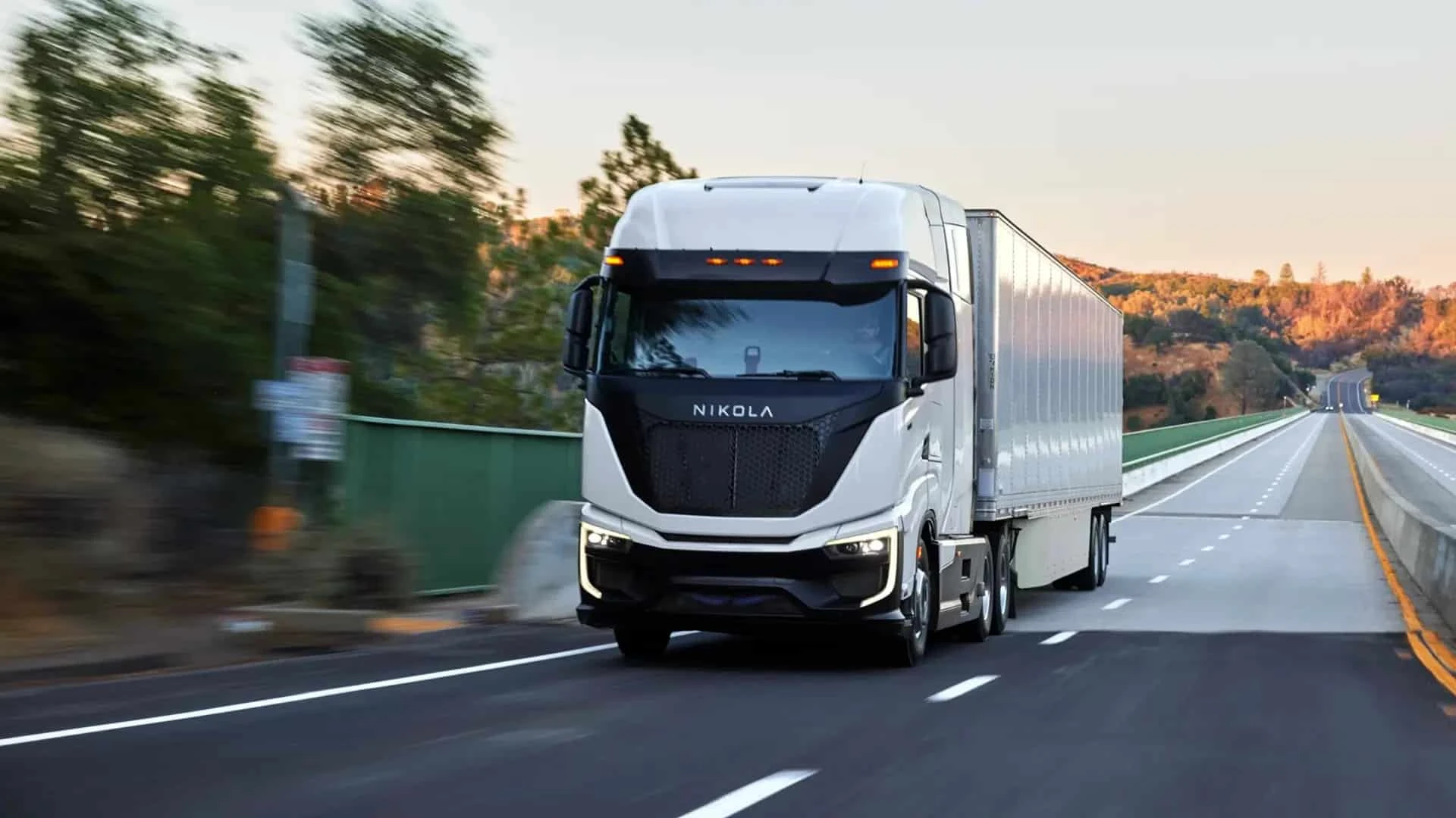 За месяц акции Nikola потеряли треть стоимости и опустились ниже $1, что могло привести к делистингу с Nasdaq / Фото: Nikola