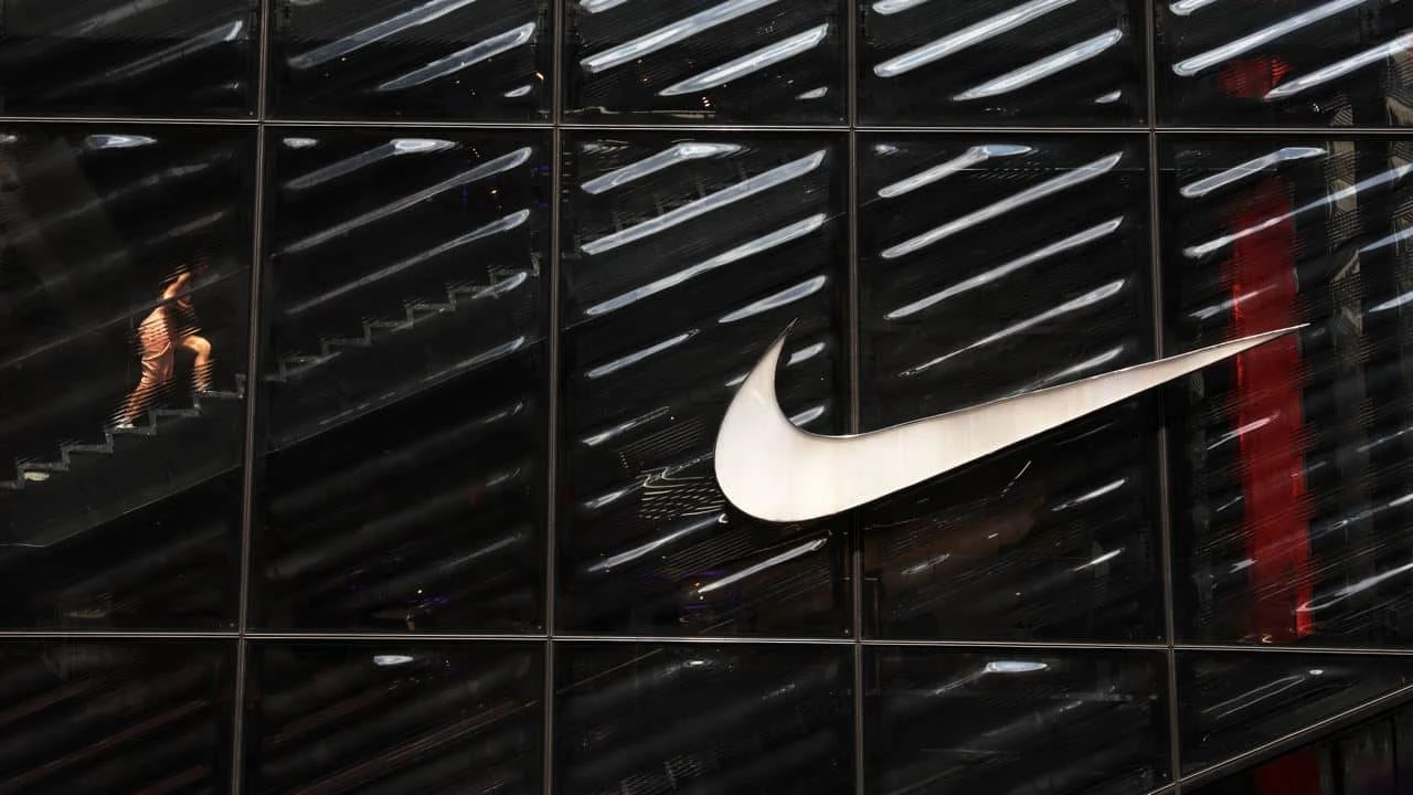 Акции Nike выросли вопреки четырем понижениям целевой цены