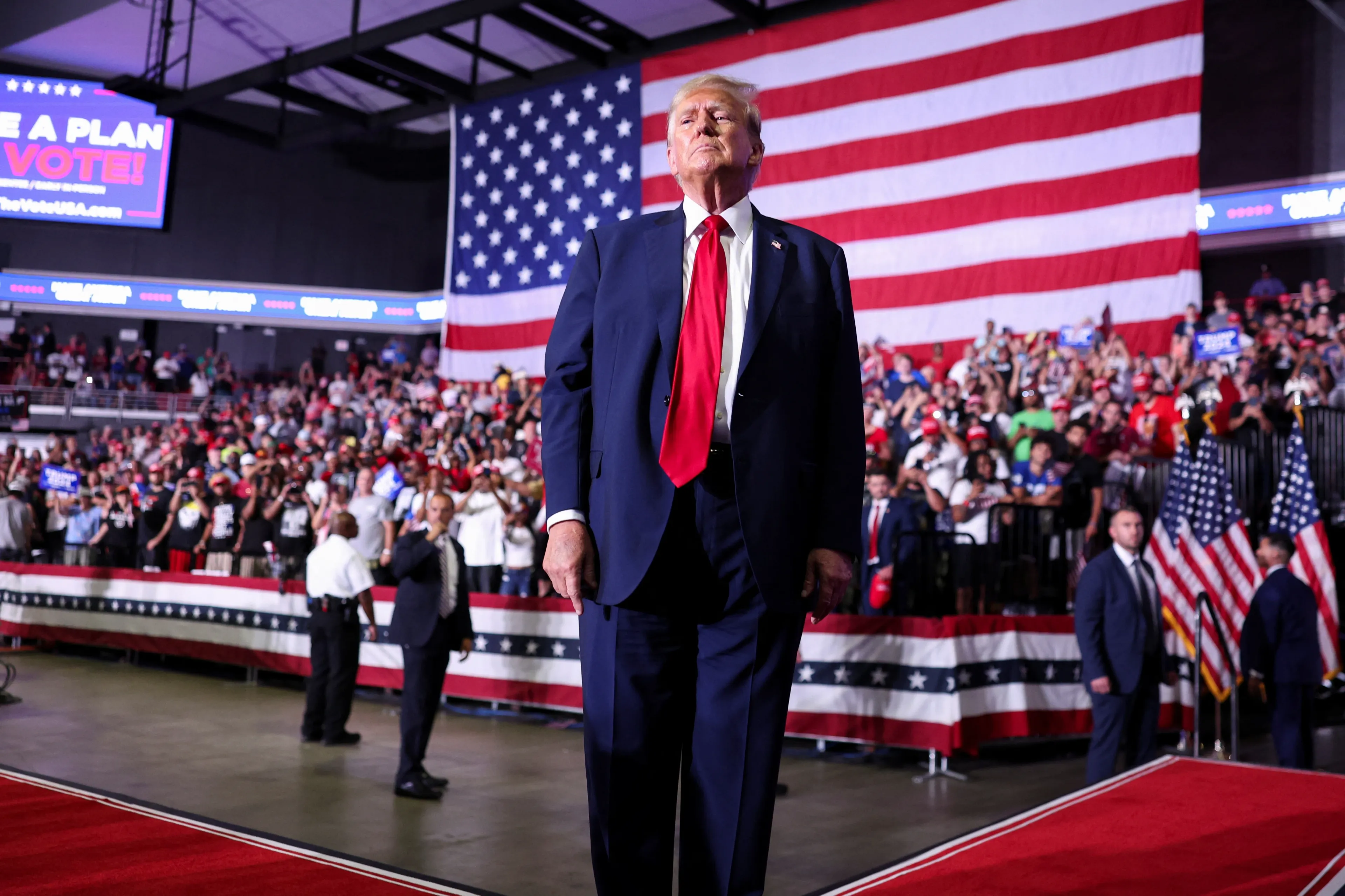 Лауреаты Нобелевской премии по экономике считают, что экономическая программа Байдена превосходит программу Трампа / Фото: Reuters / Tom Brenner