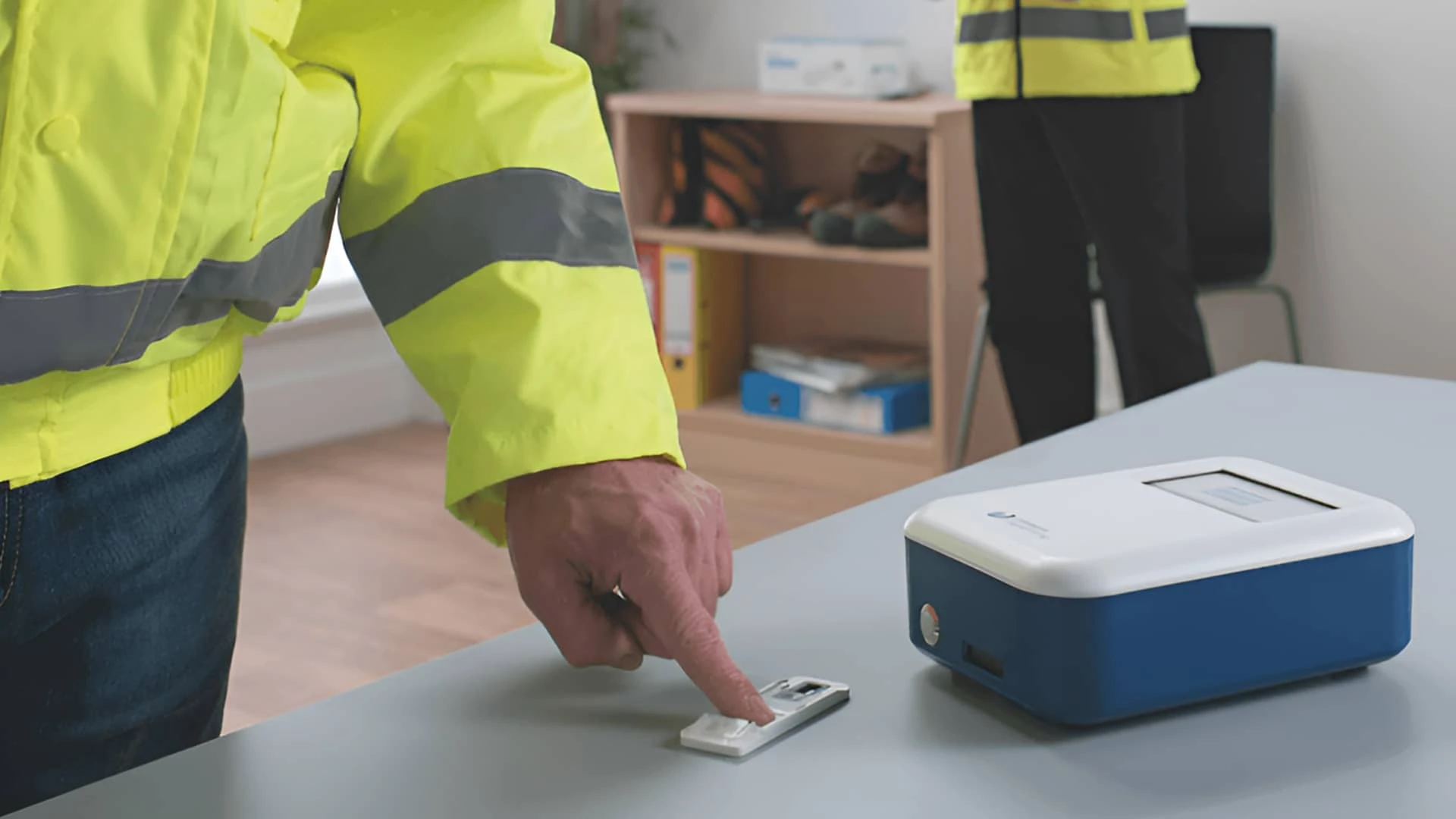 Технология компании INBS позволяет тестировать на наркотики по отпечатку пальца / Фото: Intelligentfingerprinting.com