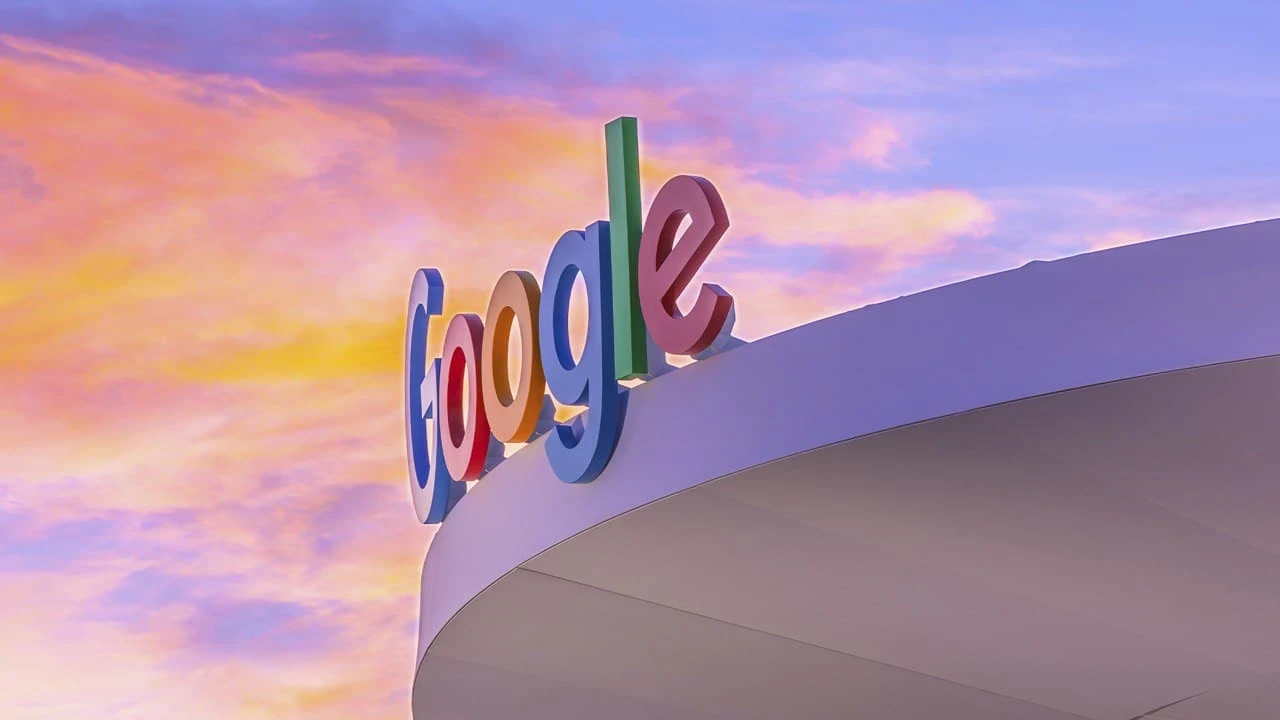 Доходы от рекламы Alphabet могут снизиться, а затраты на ИИ – вырасти, считает Rosenblatt / Фото: Shutterstock