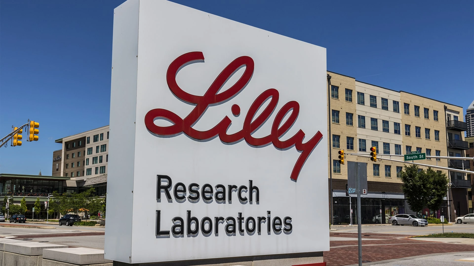 Акции Eli Lilly возобновили рост после одобрения в США препарата от болезни Альцгеймера / фото: Shutterstock
