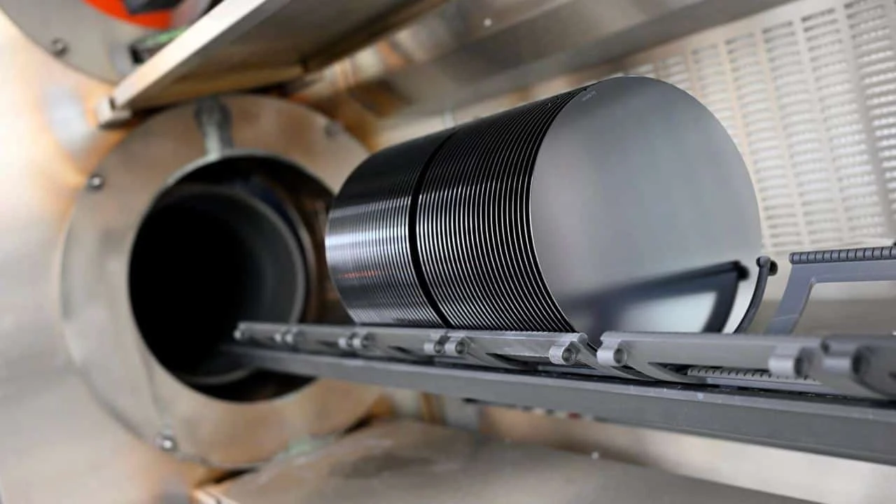 TSMC может повысить цены на полупроводниковые пластины, которые используются в производстве микросхем, считает Morgan Stanley / Фото: Reuters/Fabian Bimmer