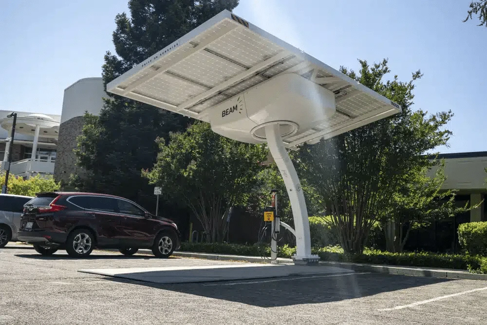 Quotes on shares of Beam Global have risen thanks to new contracts / Photo: LinkedIn/beamforall/