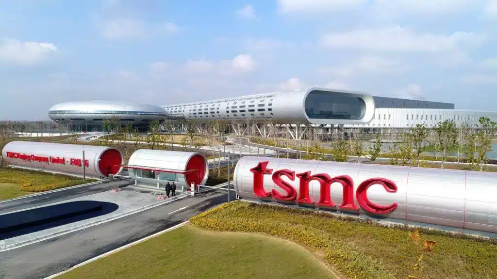 TSMC производит чипы для Apple и Nvidia, что делает ее фаворитом инвесторов / Фото: TSMC