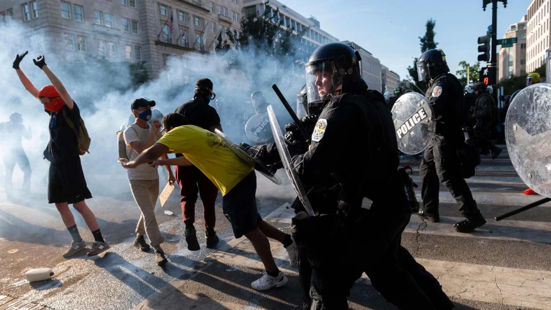 Производитель оружия Byrna ждет беспорядков после президентских выборов в США / фото: AFP/Getty Images