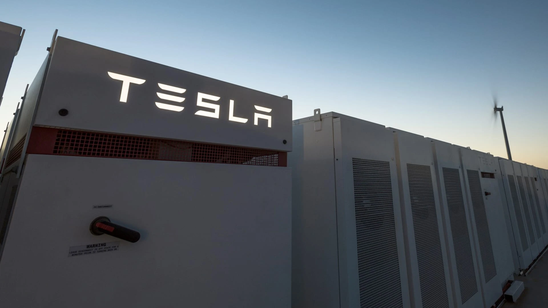 Аналитики считают, что энергетическое подразделение Tesla может стоить больше, чем автомобильное. Фото: teslarati.com