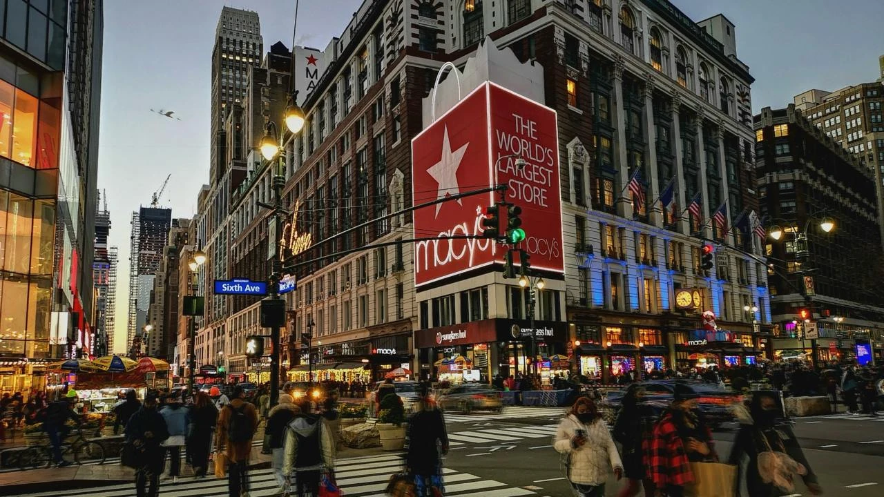 Совет директоров Macys счел предложенную за бизнес цену слишком низкой / Фото: Unsplash / Vladan Raznatovic