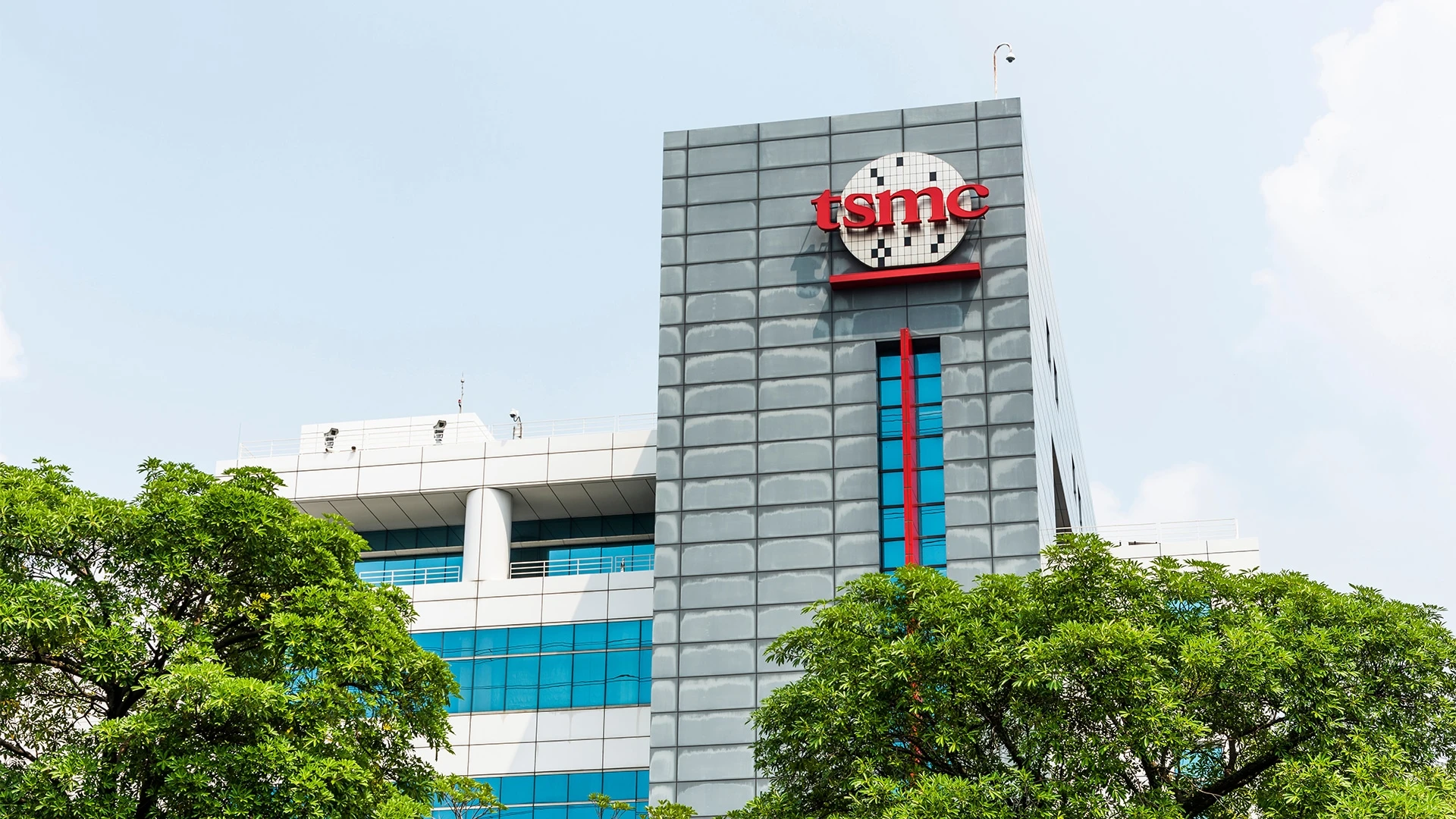 Ажиотаж по поводу искусственного интеллекта помог TSMC превзойти прогнозы по прибыли / Фото: Shutterstock