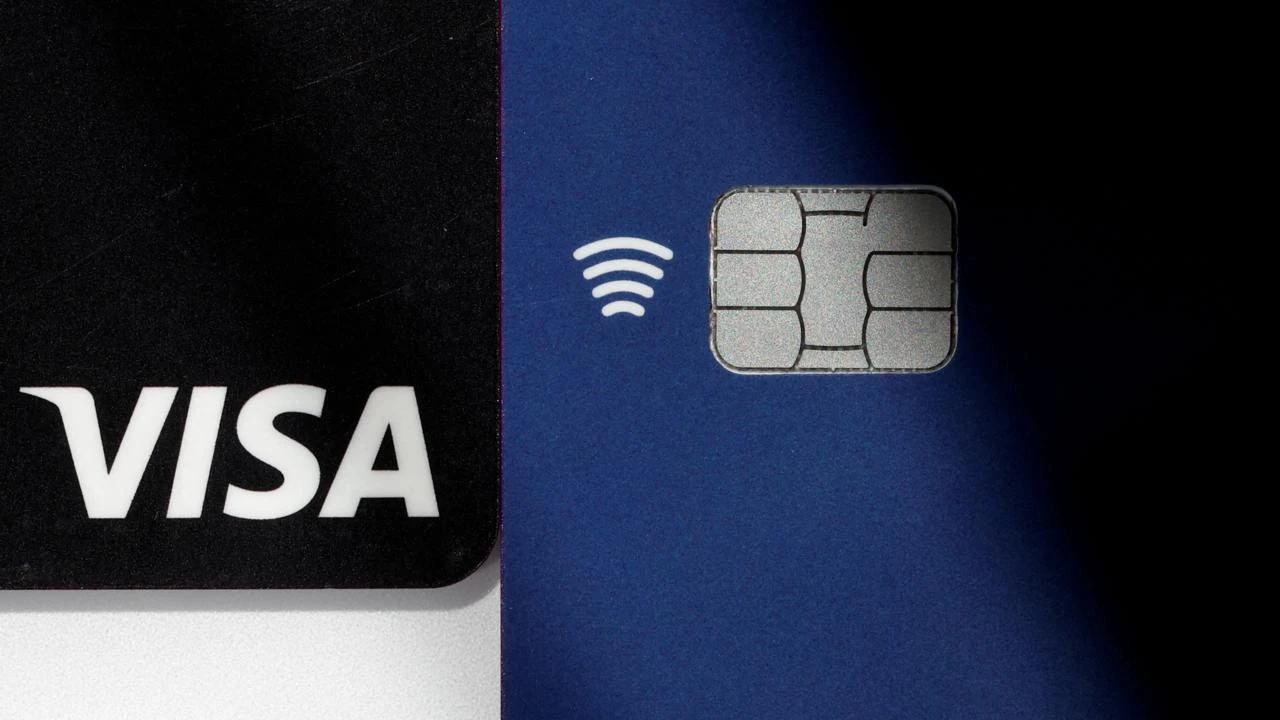 Аналитики дружно понизили целевую цену акций Visa, но по-прежнему рекомендуют их покупать / Фото: Reuters/Benoit Tessier