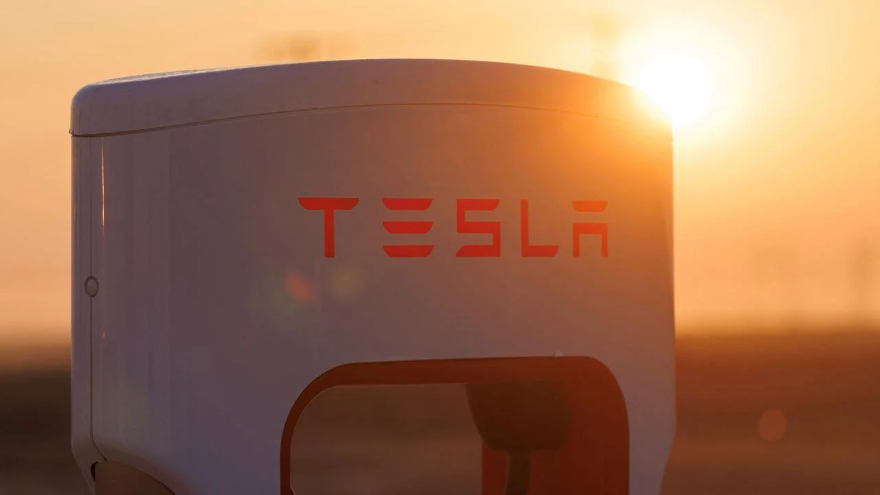 Аналитики не видят поводов для оптимизма в отношении Tesla в ближайшей перспективе: руководство зря игнорирует стагнацию автомобильного бизнеса, считают они / фото: Reuters/Mike Blake