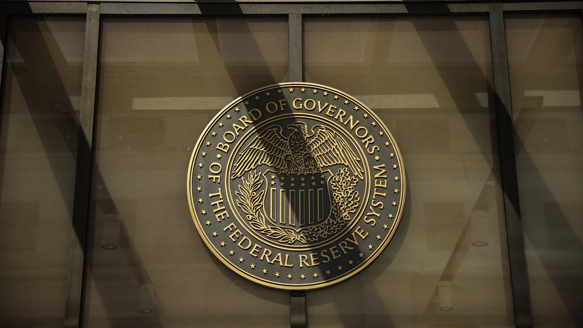 Трейдеры в среду будут искать в речи главы ФРС США Джерома Пауэлла намеки на снижение ставки в сентябре / Фото: Samuel Corum/Sipa USA via Reuters Connect