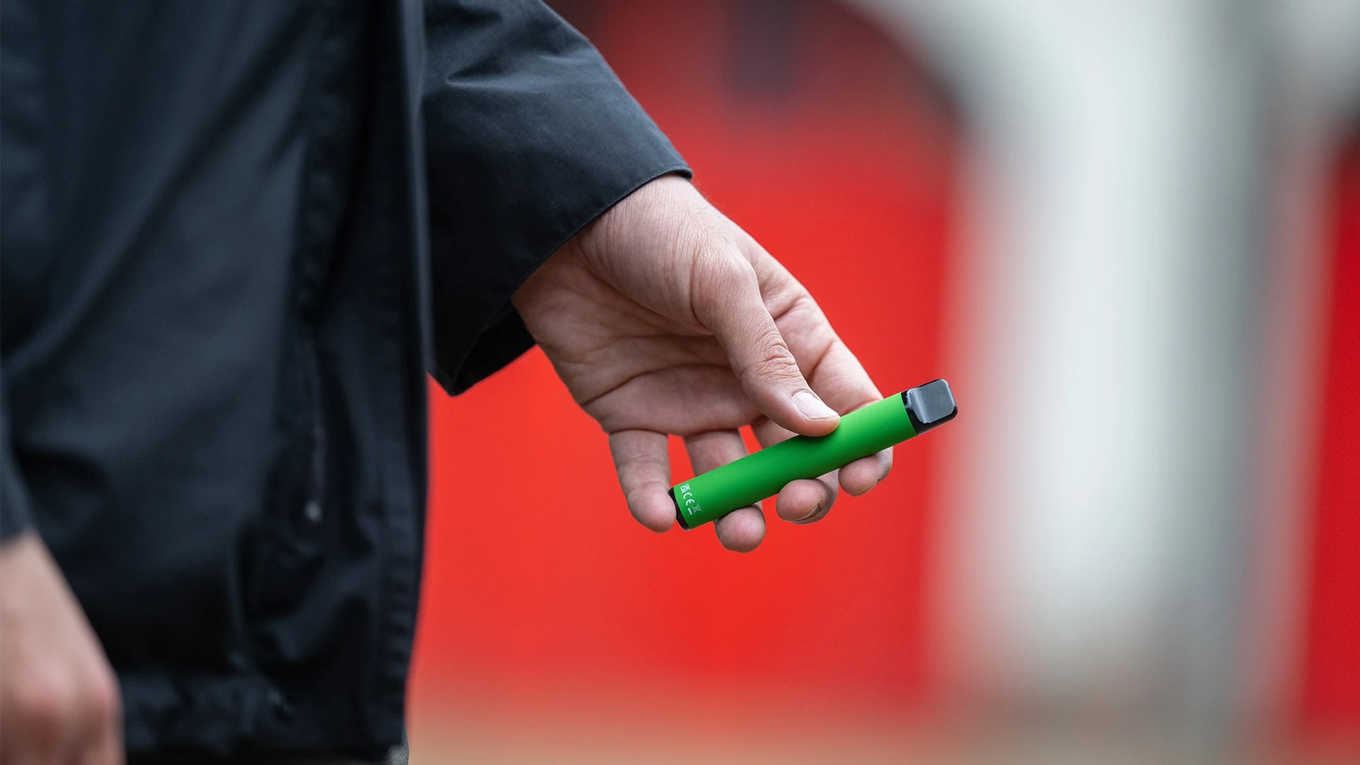 FDA признала курение вейпов серьезной проблемой / фото: shutterstock