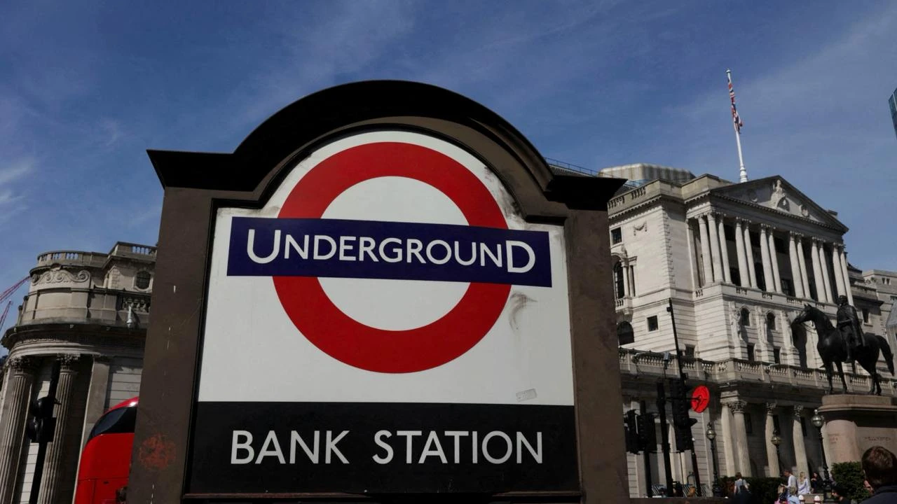 Банк Англии понизил ставку вслед за ЕЦБ и рядом других западных центробанков / Фото: Reuters/Carlos Jasso