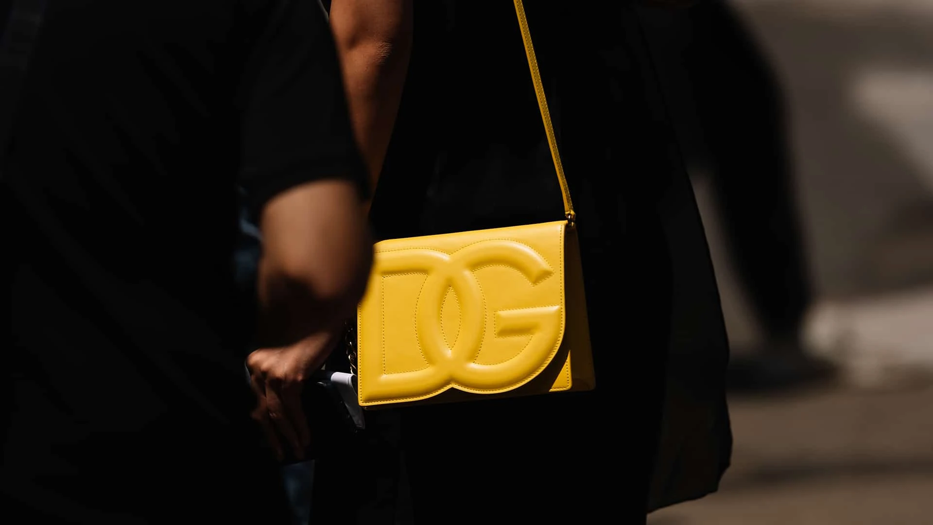 Вопреки заявлениям ее руководства, Dolce & Gabbana будет искать миноритарного инвестора, а не рассматривать листинг на бирже / Фото: Shutterstock