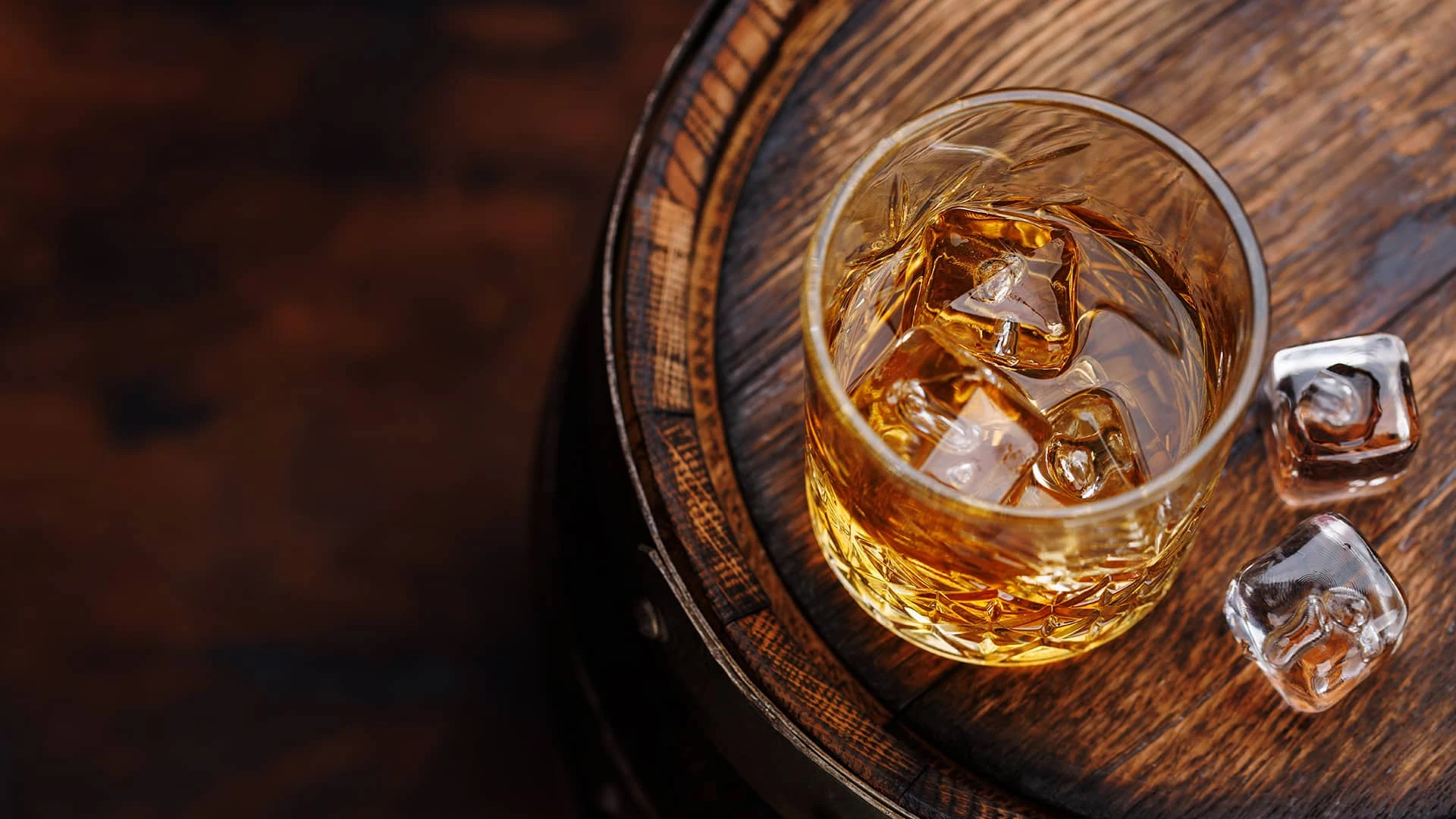 Производитель Johnnie Walker столкнулся с падением спроса в Латинской Америке, где потребители перешли на дешевый алкоголь / фото: Shutterstock
