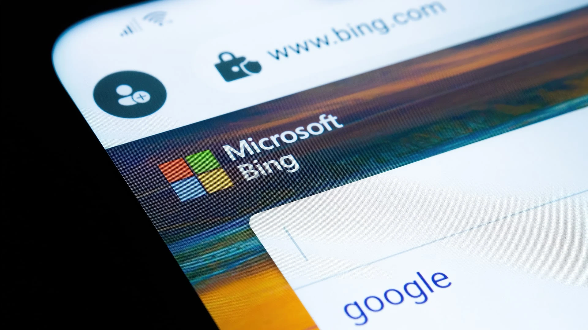 Microsoft с его поисковиком Bing – самый явный бенефициар поражения Google в антимонопольном деле / Фото: Shutterstock