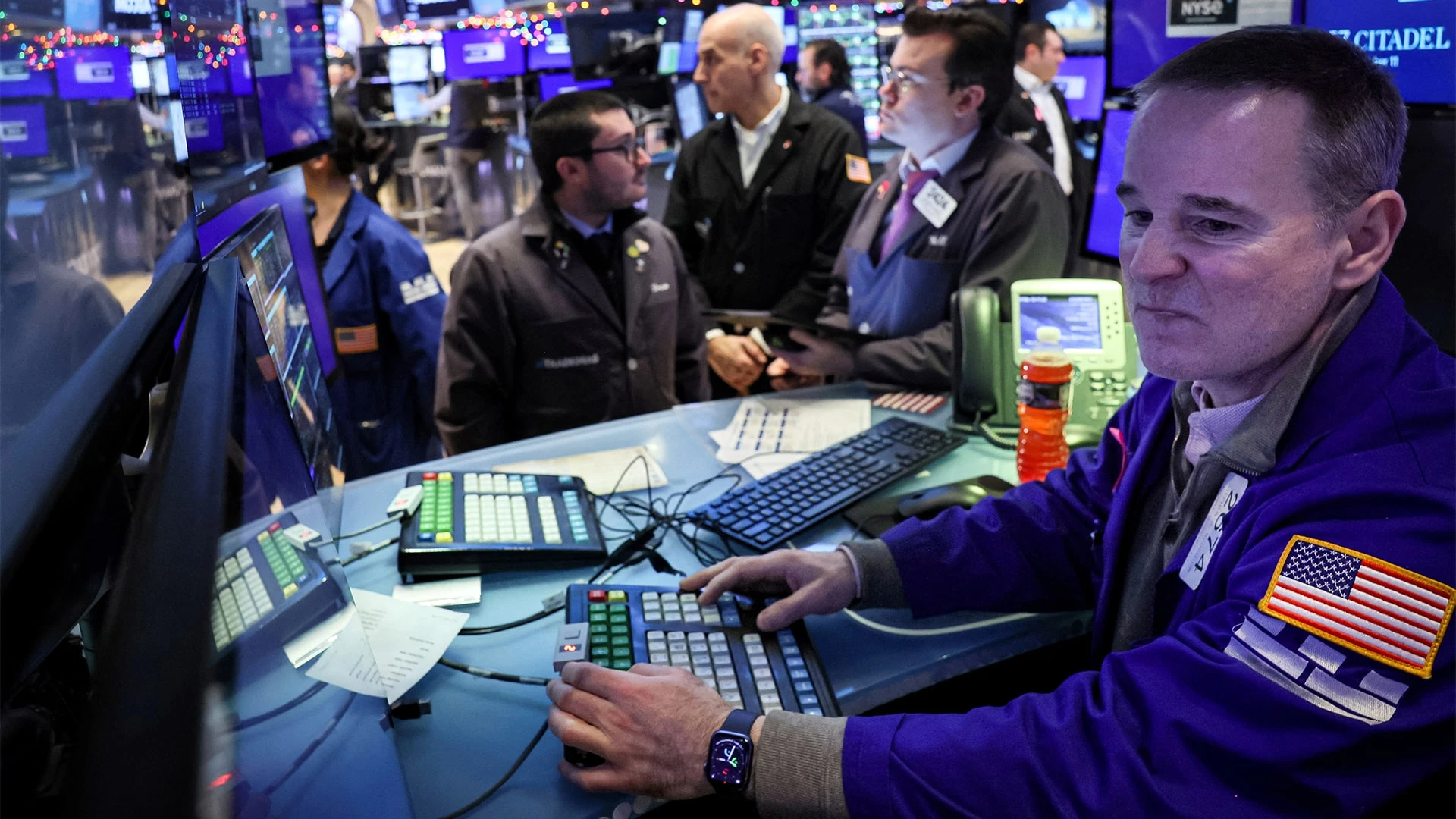 Возросшая вероятность экономического спада уже не вызывает паники / Фото: Reuters /Brendan McDermid