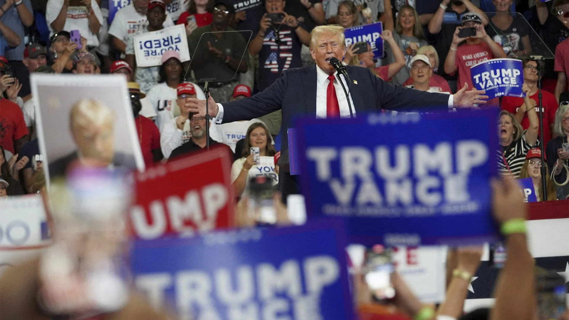 Кандидат в президенты США Дональд Трамп считает повышение импортных пошлин эффективным инструментом защиты экономики. Фото: REUTERS/Megan Varner